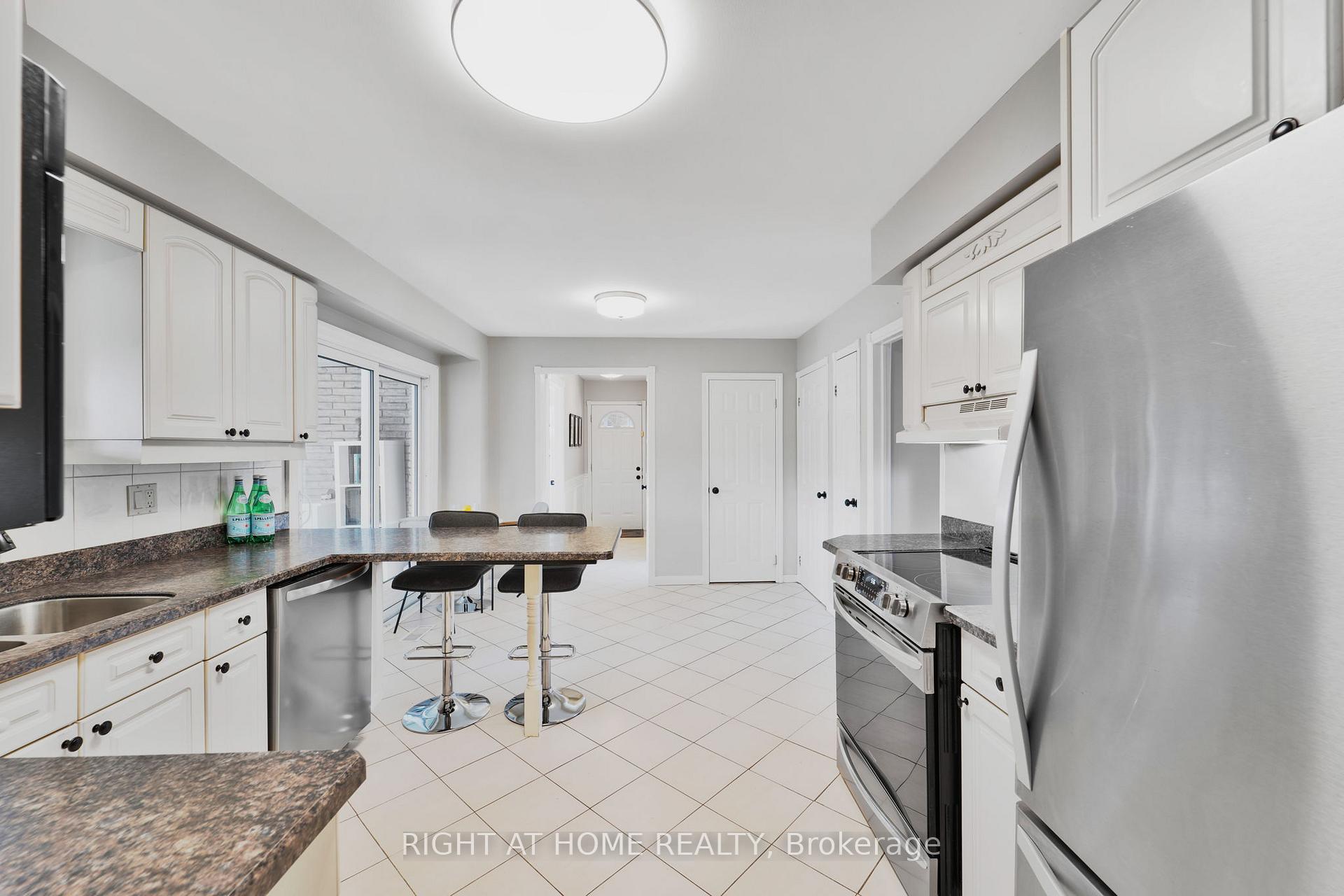 Photo 15 of 6 Jack Court, Markham, Markham Village — HOMEH
