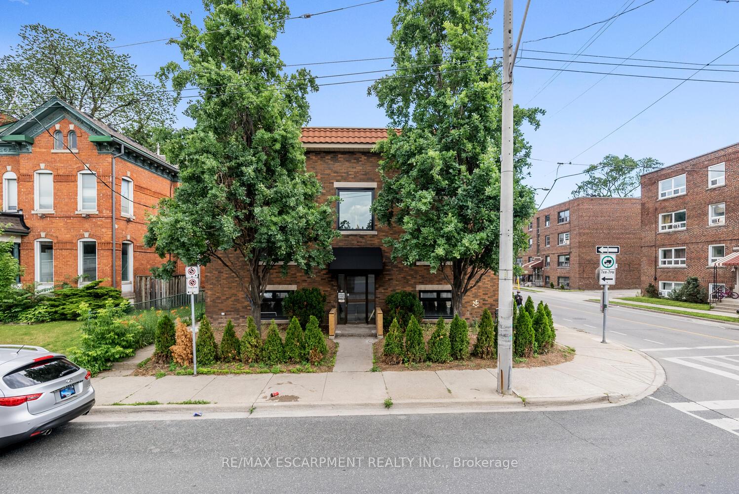 Front of Unit 4, 127 Victoria Avenue S