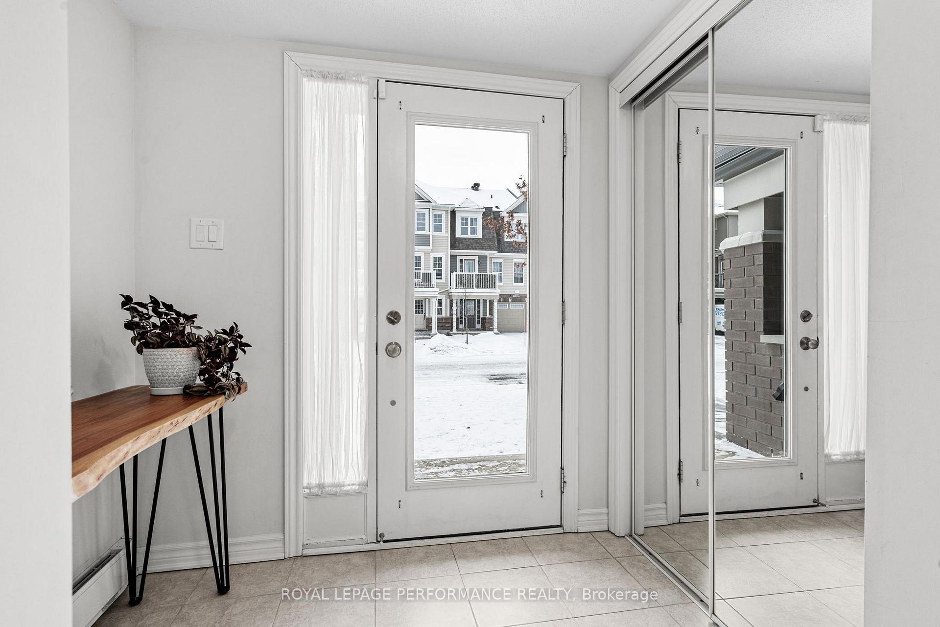 Photo 4 of 30 Squashberry Lane, Ottawa, Kanata - Emerald Meadows/Trailwest — HOMEH