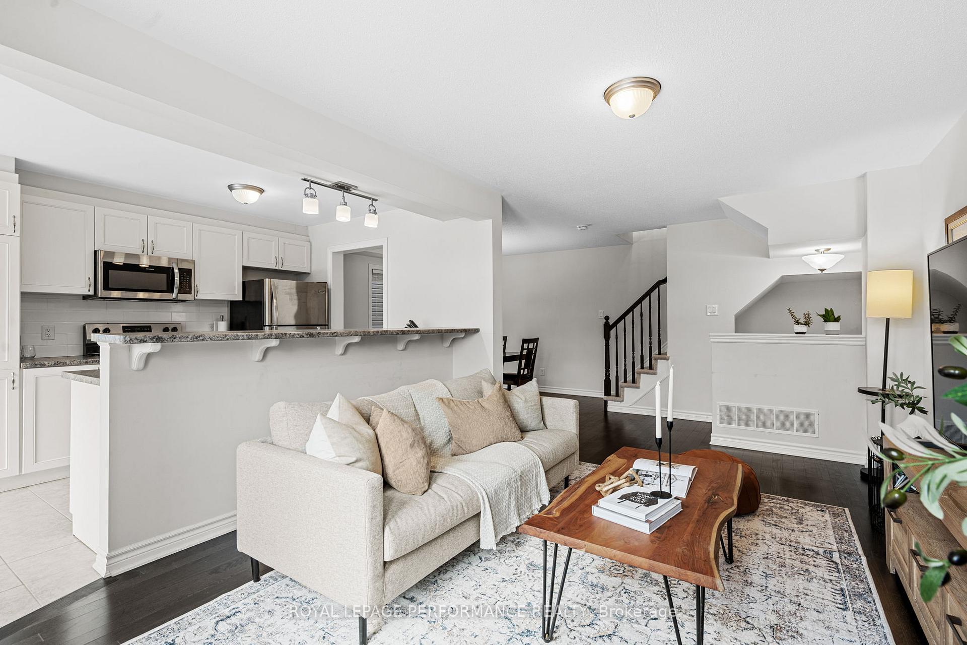 Photo 11 of 30 Squashberry Lane, Ottawa, Kanata - Emerald Meadows/Trailwest — HOMEH