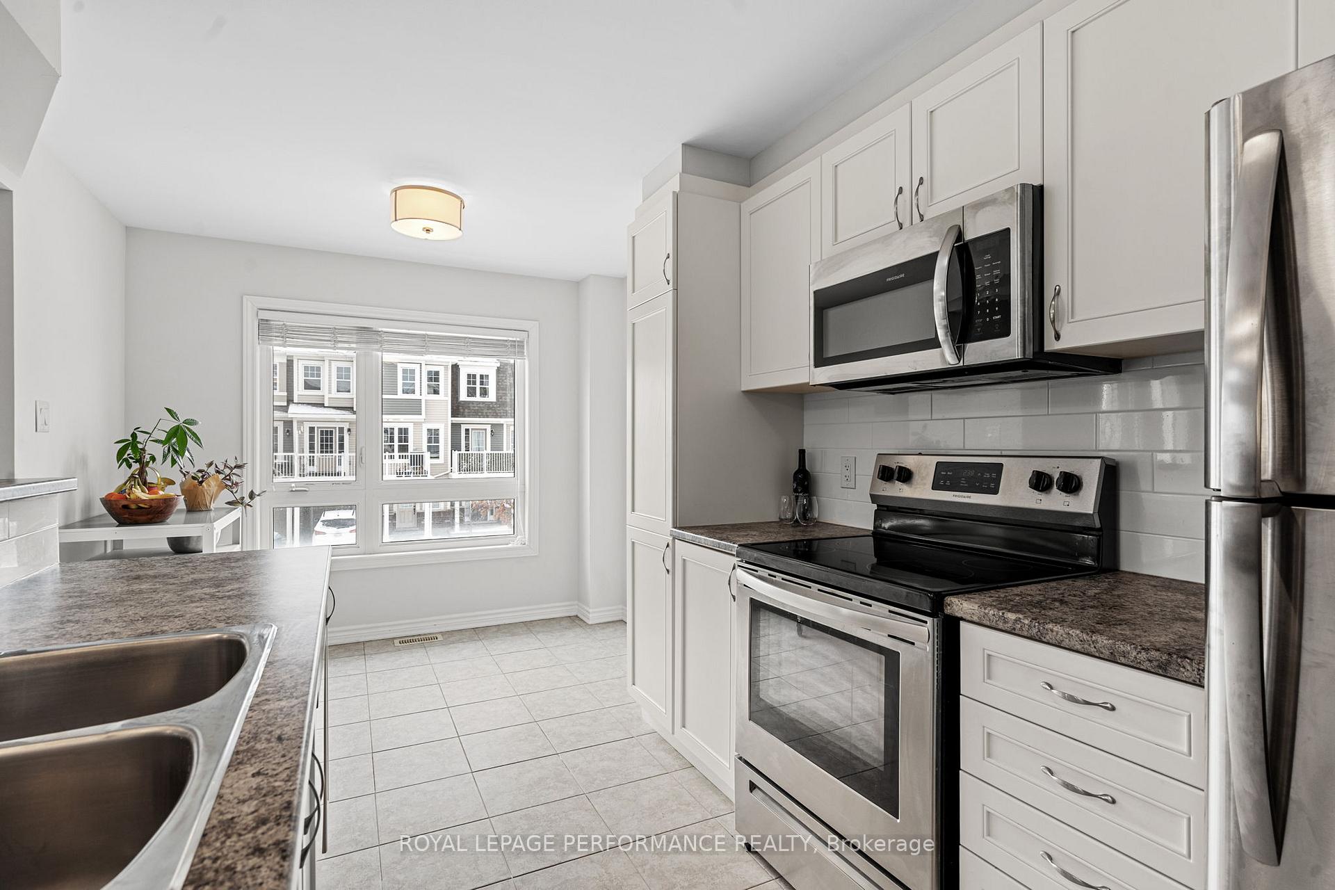 Photo 13 of 30 Squashberry Lane, Ottawa, Kanata - Emerald Meadows/Trailwest — HOMEH