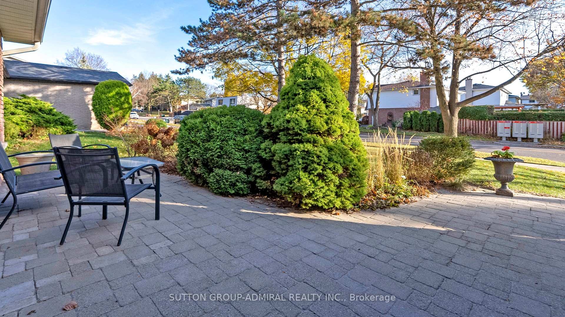 Photo 4 of 104 Kirk Drive, Markham, Royal Orchard — HOMEH