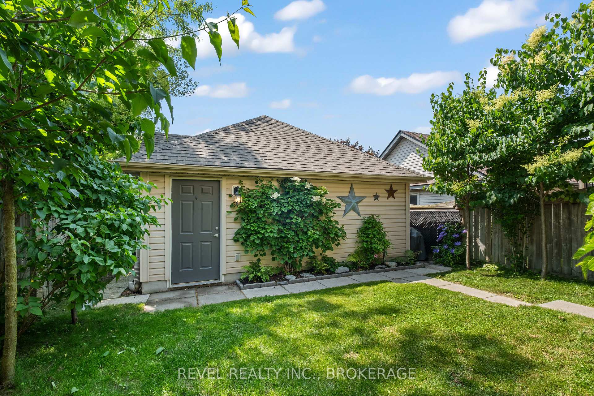 Photo 38 of 669 Augusta Drive, Kingston, City Northwest — HOMEH