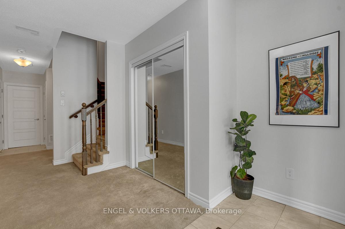 Photo 2 of 13 Caspian Row, Ottawa, Kanata - Emerald Meadows/Trailwest — HOMEH