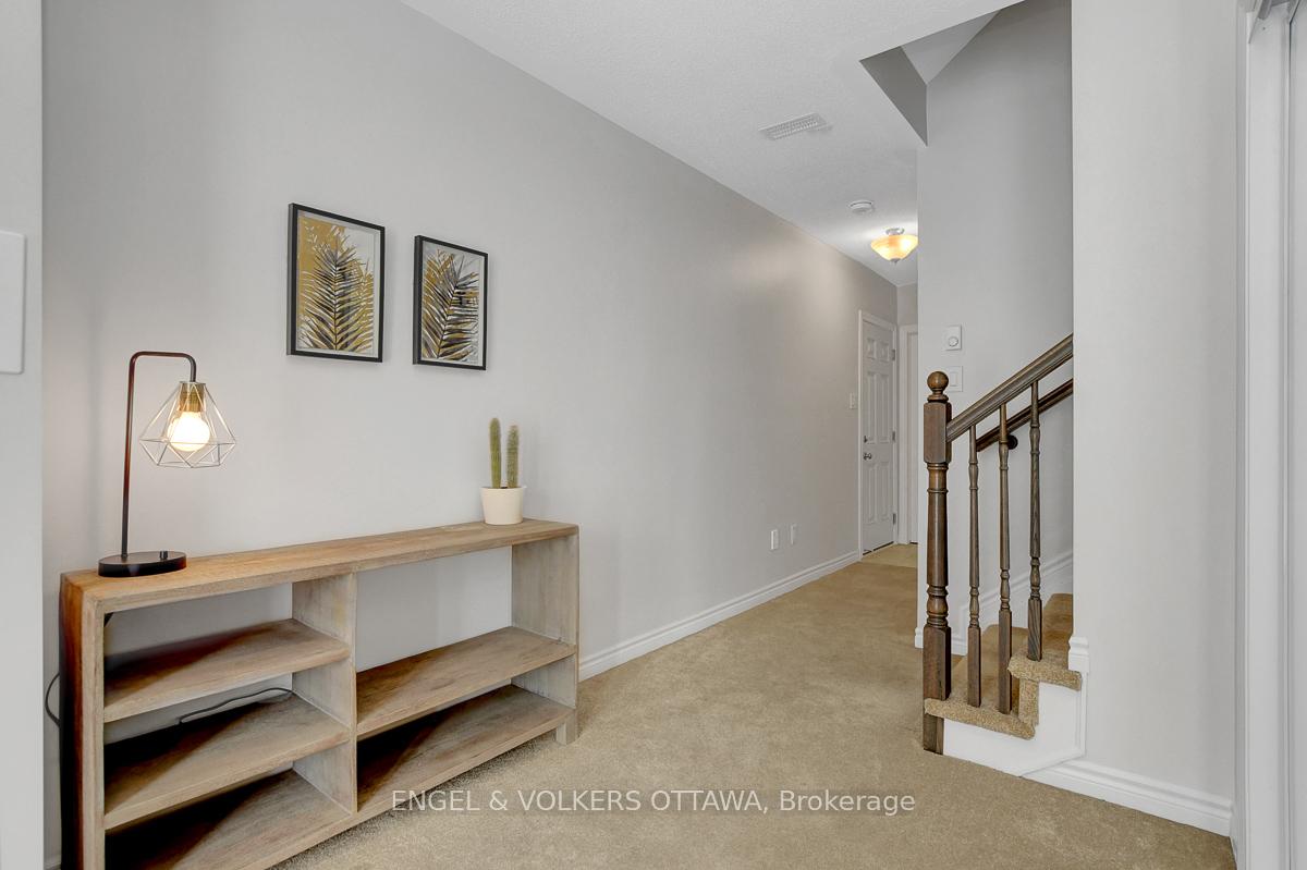 Photo 4 of 13 Caspian Row, Ottawa, Kanata - Emerald Meadows/Trailwest — HOMEH