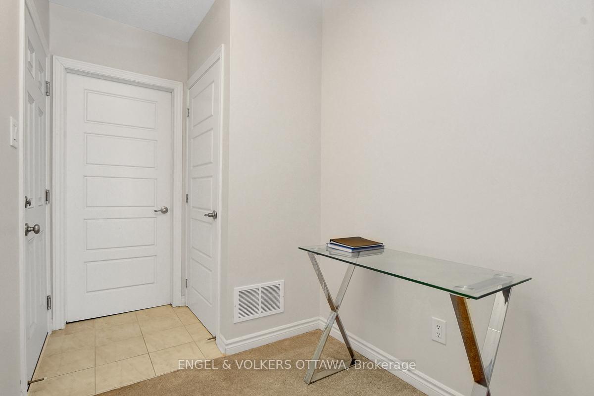 Photo 5 of 13 Caspian Row, Ottawa, Kanata - Emerald Meadows/Trailwest — HOMEH