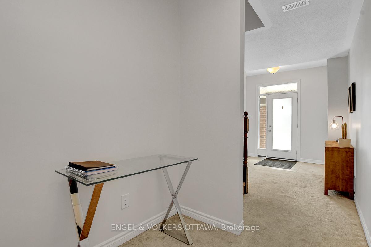 Photo 6 of 13 Caspian Row, Ottawa, Kanata - Emerald Meadows/Trailwest — HOMEH