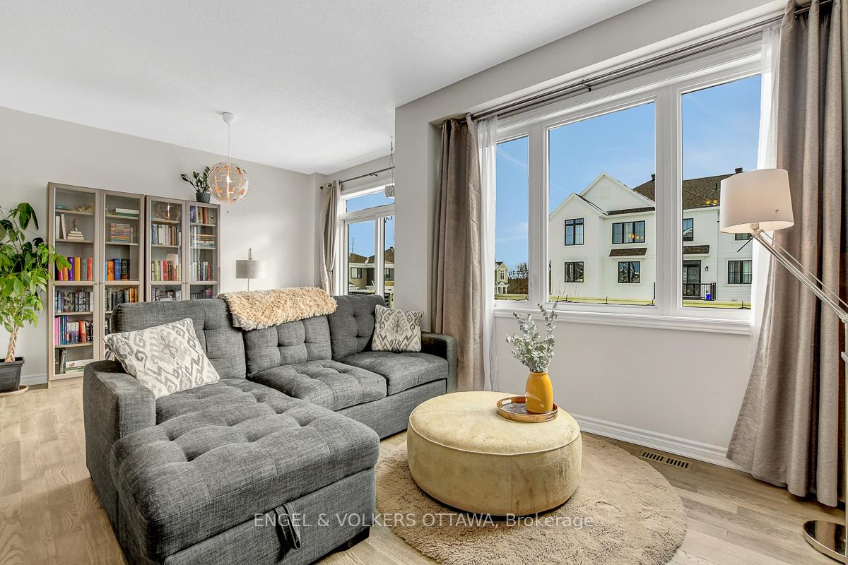 Photo 8 of 13 Caspian Row, Ottawa, Kanata - Emerald Meadows/Trailwest — HOMEH