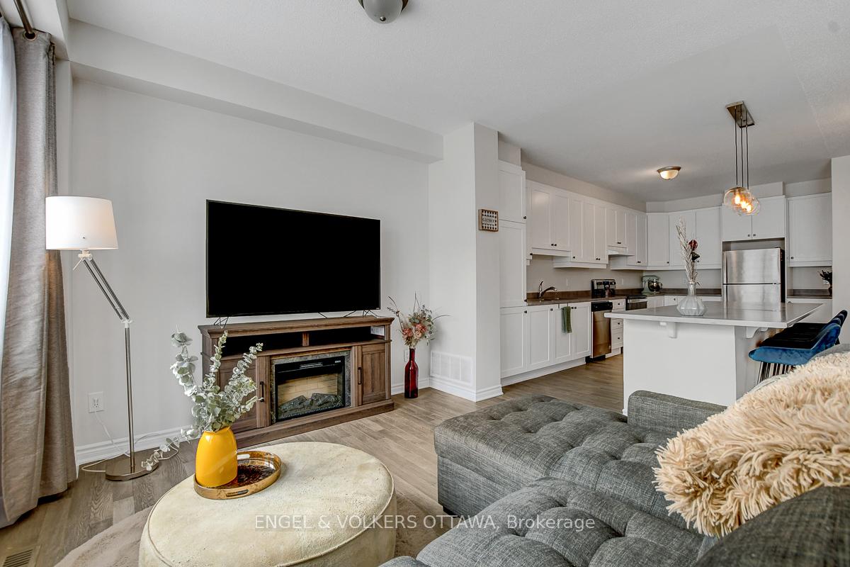 Photo 9 of 13 Caspian Row, Ottawa, Kanata - Emerald Meadows/Trailwest — HOMEH