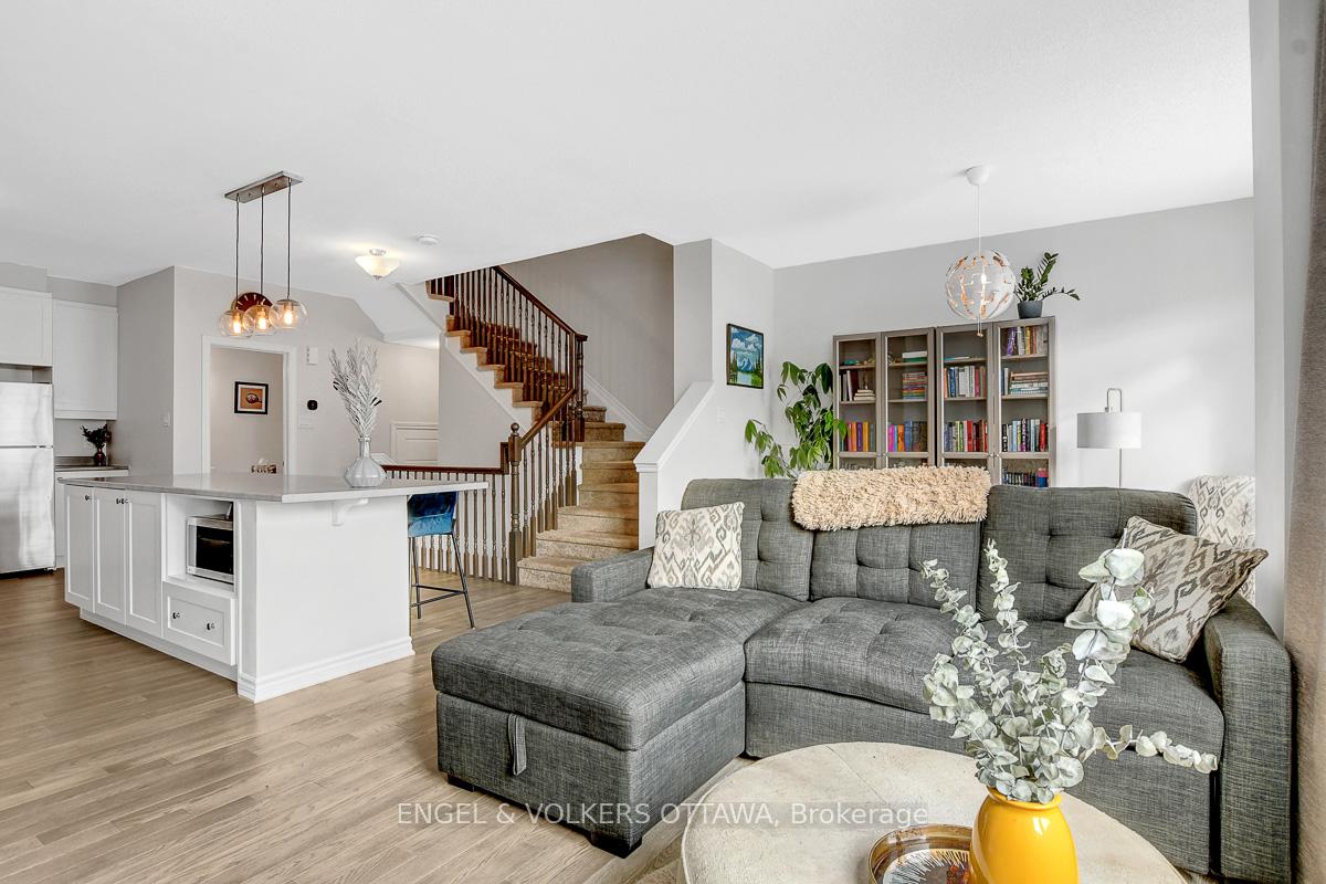 Photo 10 of 13 Caspian Row, Ottawa, Kanata - Emerald Meadows/Trailwest — HOMEH