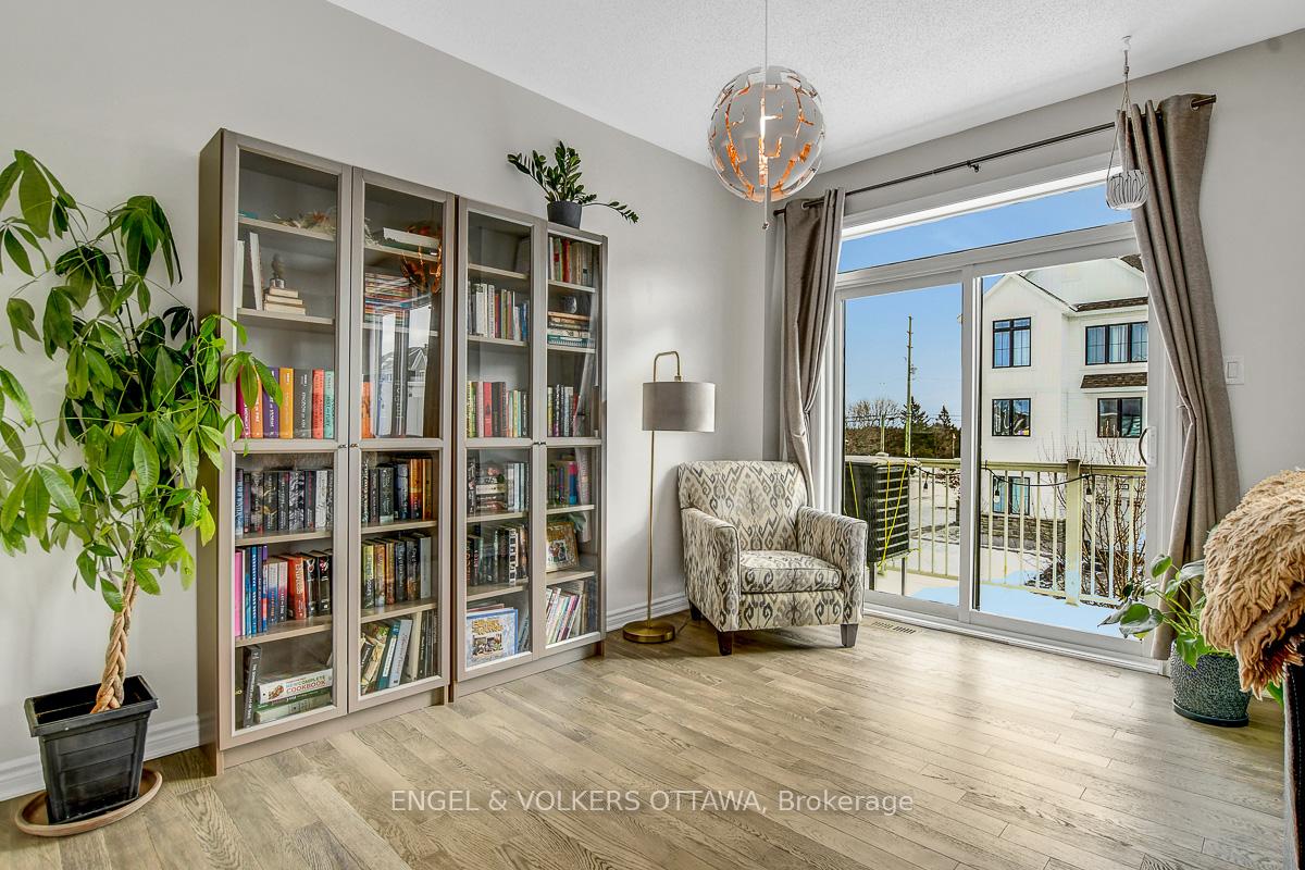 Photo 11 of 13 Caspian Row, Ottawa, Kanata - Emerald Meadows/Trailwest — HOMEH