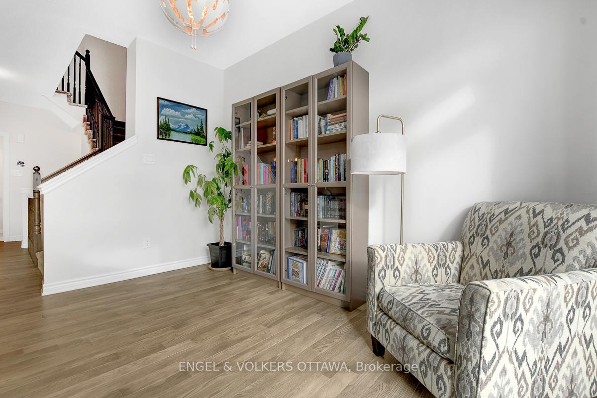 Photo 13 of 13 Caspian Row, Ottawa, Kanata - Emerald Meadows/Trailwest — HOMEH
