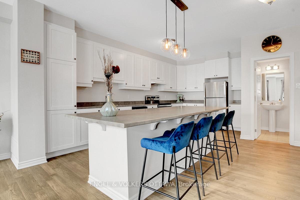 Photo 14 of 13 Caspian Row, Ottawa, Kanata - Emerald Meadows/Trailwest — HOMEH