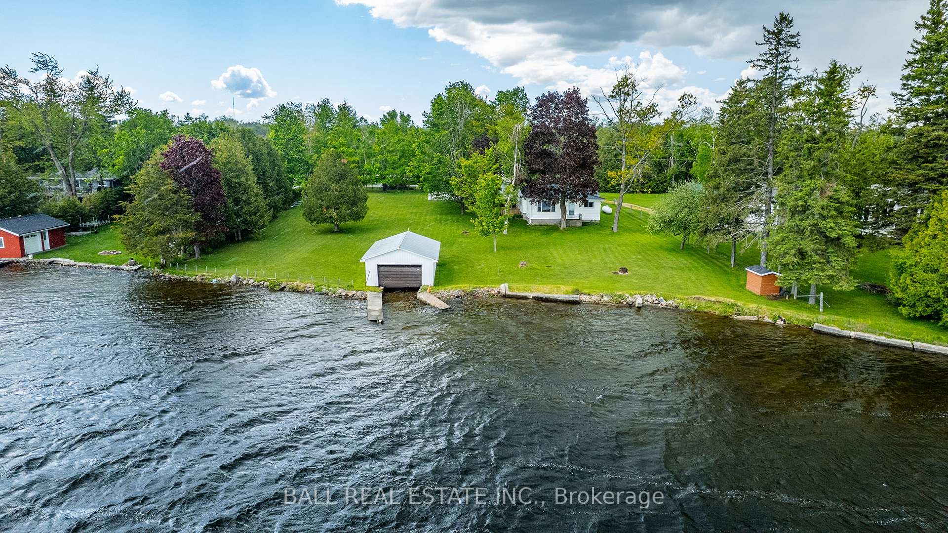 Photo 4 of 278 Lakeshore Drive, Kawartha Lakes, Bobcaygeon — HOMEH