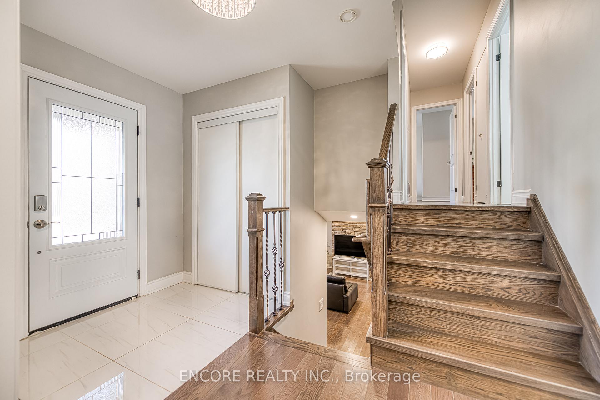 Photo 3 of 35 Gainsville Avenue, Markham, Unionville — HOMEH