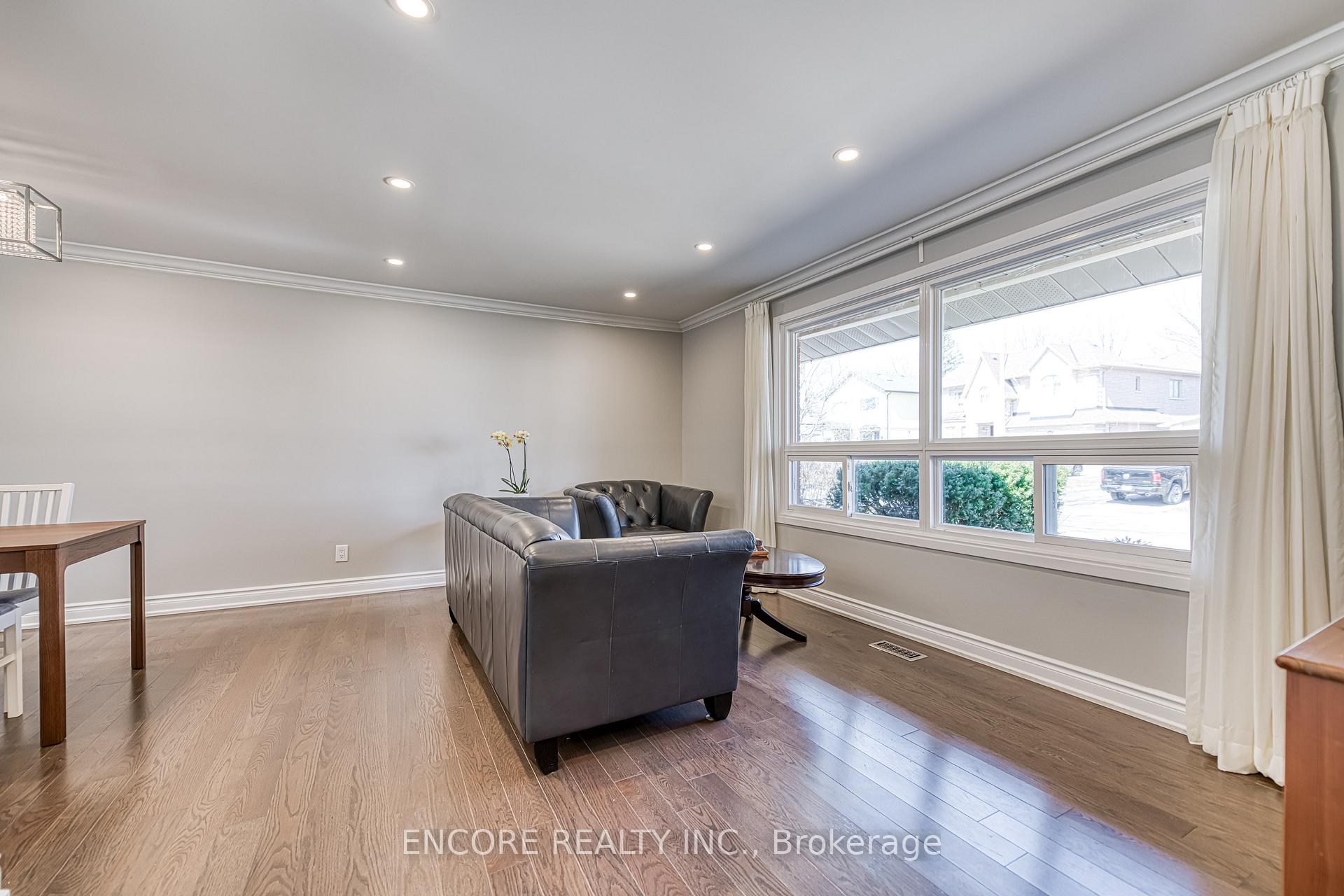 Photo 5 of 35 Gainsville Avenue, Markham, Unionville — HOMEH