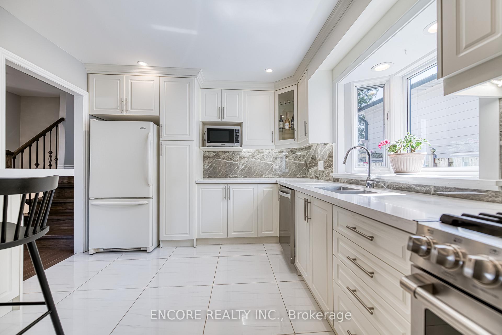 Photo 10 of 35 Gainsville Avenue, Markham, Unionville — HOMEH