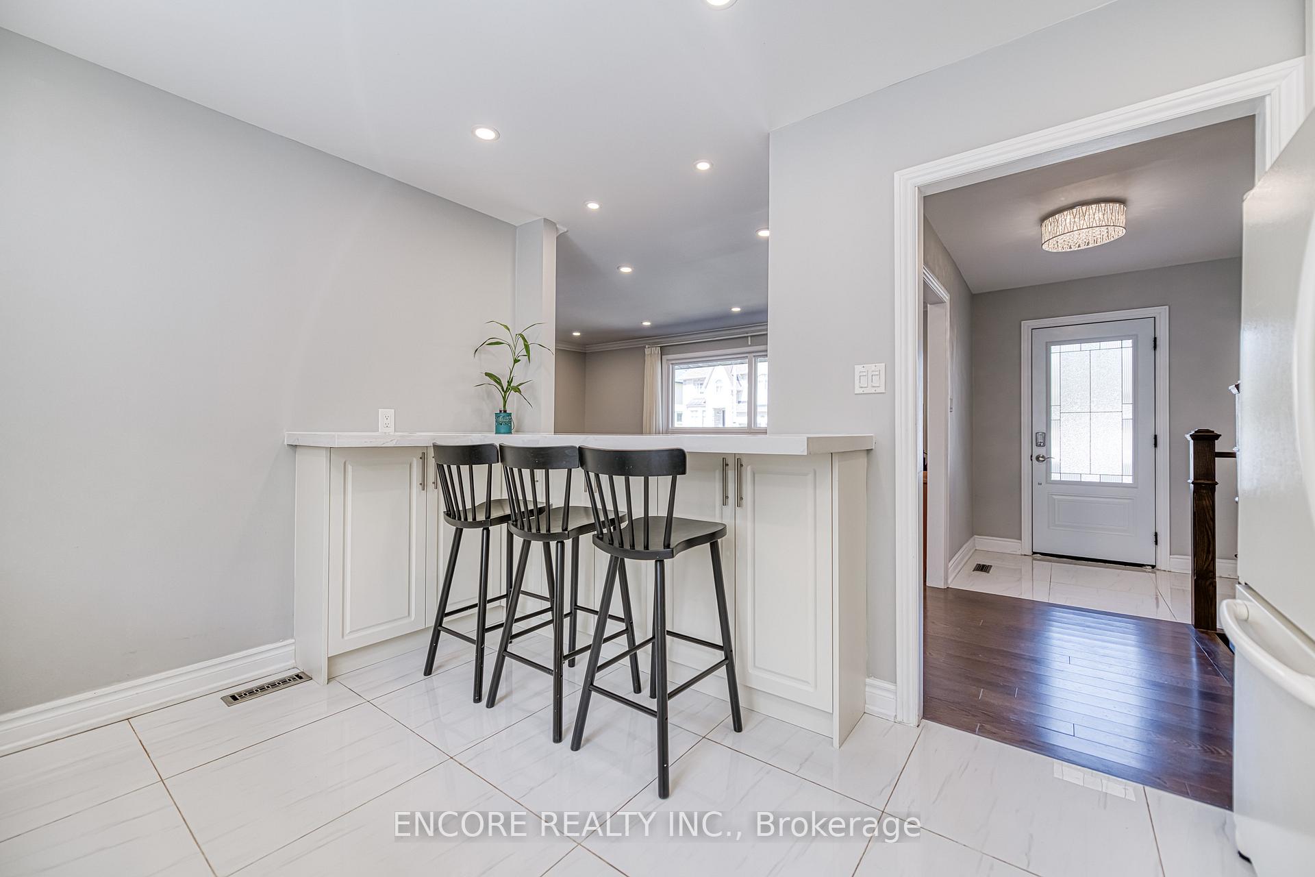 Photo 12 of 35 Gainsville Avenue, Markham, Unionville — HOMEH