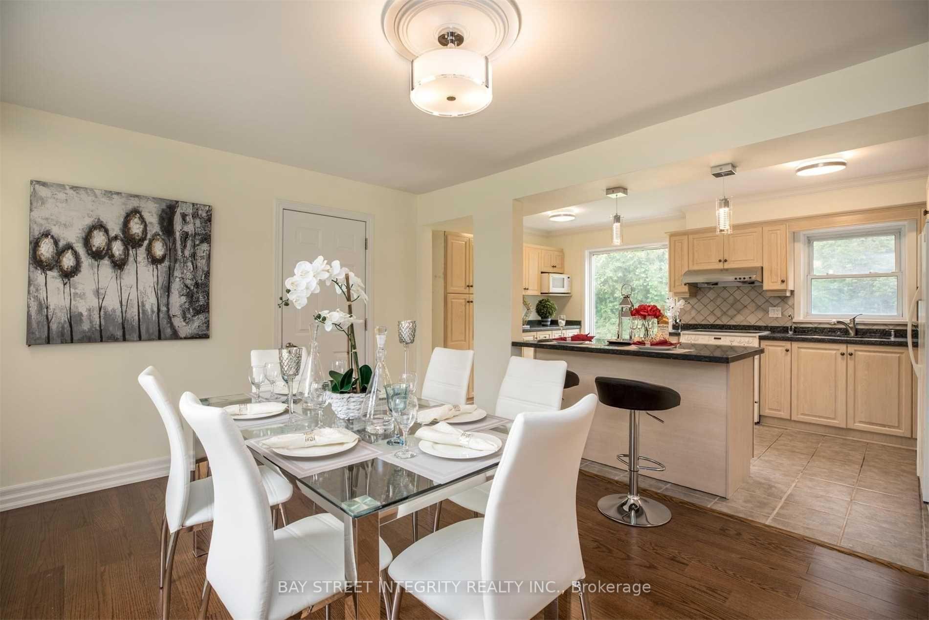 Photo 2 of 10 Huckleberry Lane, Markham, Bayview Glen — HOMEH