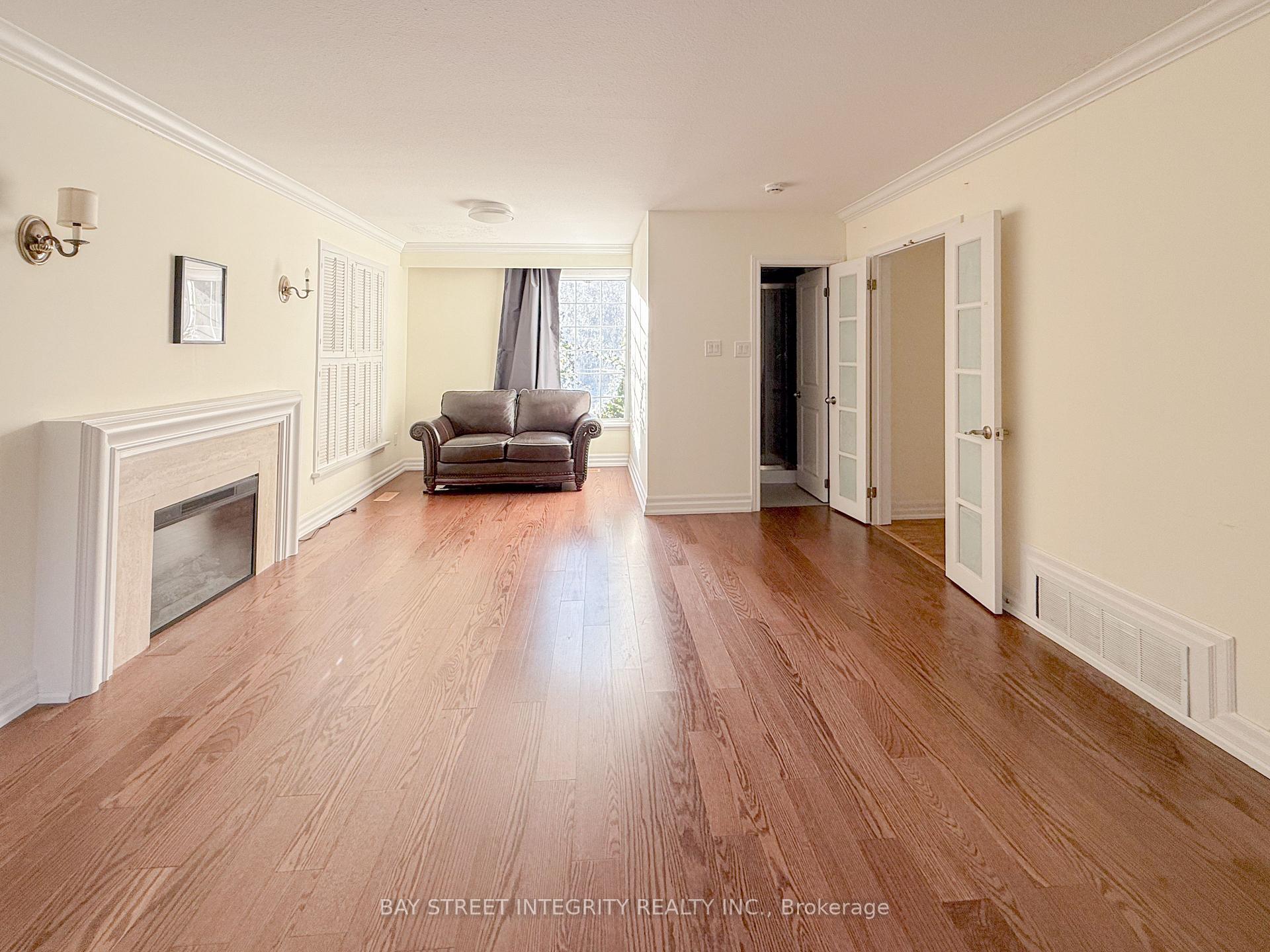 Photo 7 of 10 Huckleberry Lane, Markham, Bayview Glen — HOMEH
