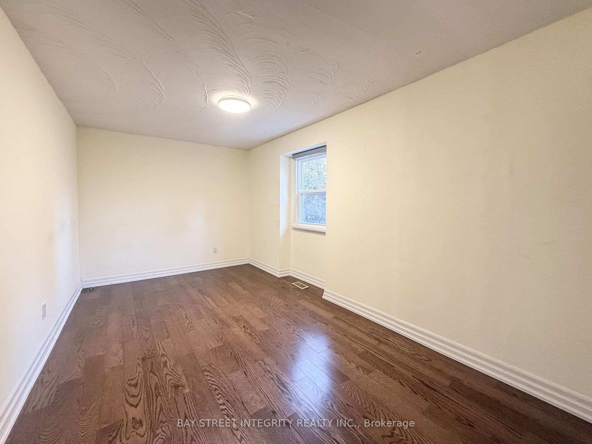 Photo 9 of 10 Huckleberry Lane, Markham, Bayview Glen — HOMEH