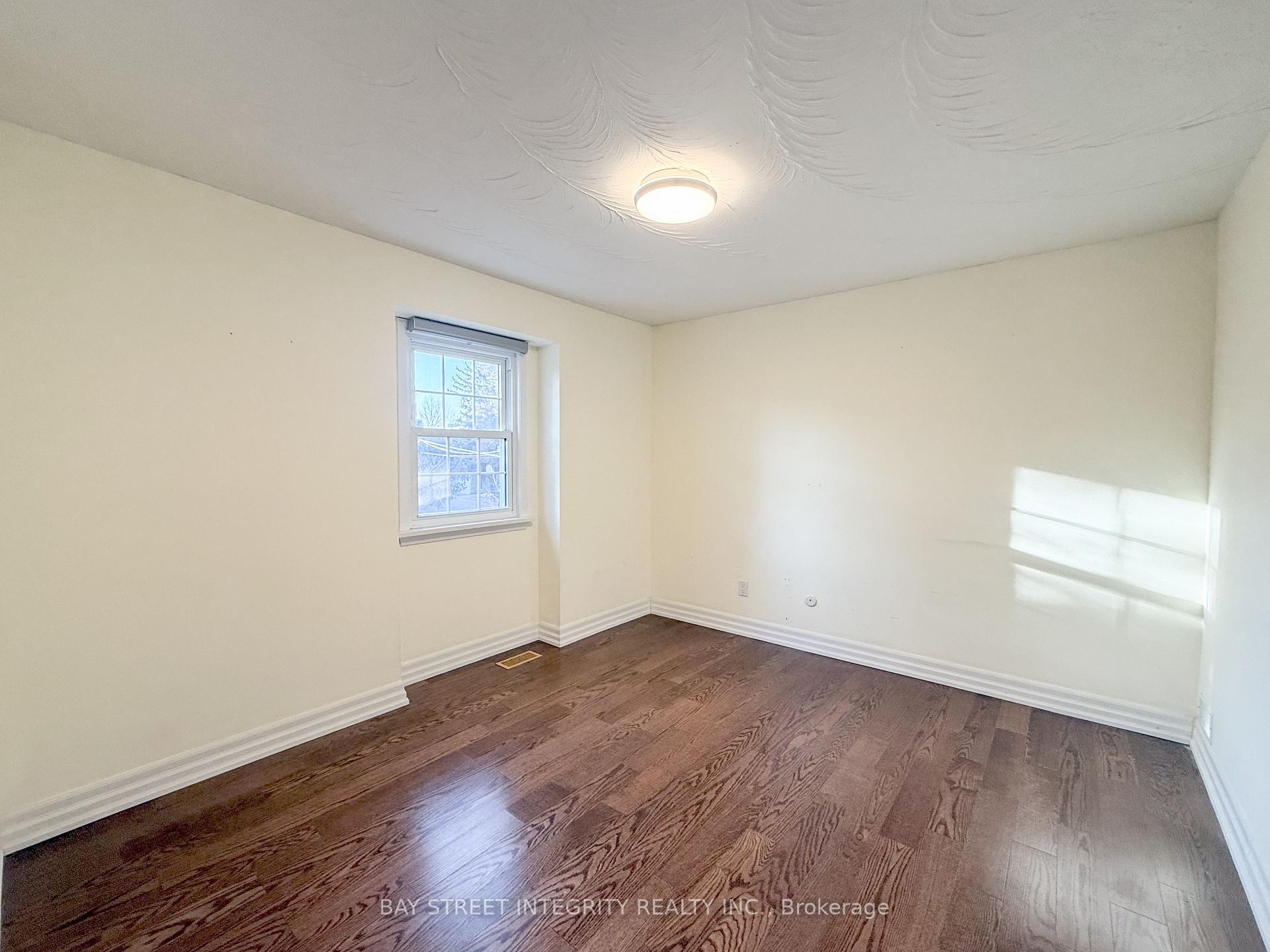 Photo 11 of 10 Huckleberry Lane, Markham, Bayview Glen — HOMEH