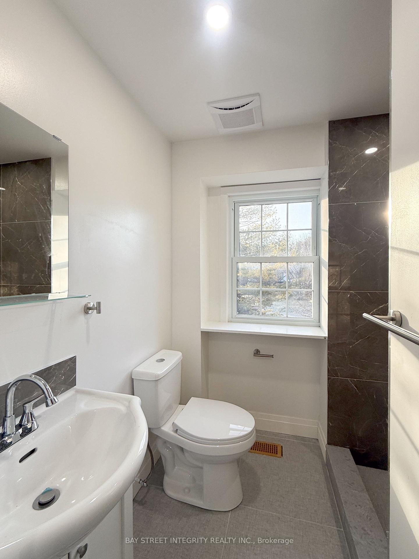 Photo 12 of 10 Huckleberry Lane, Markham, Bayview Glen — HOMEH