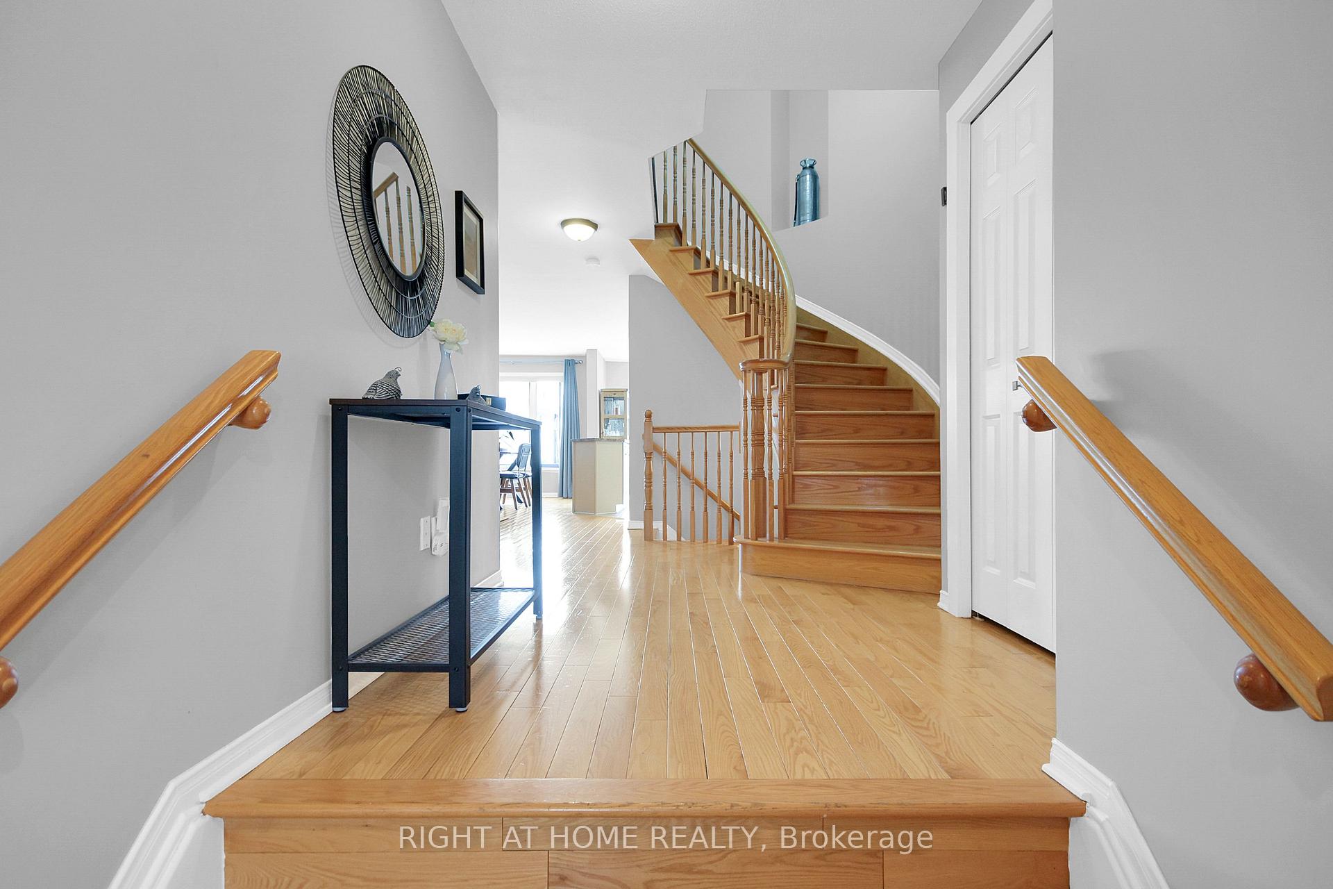 Photo 3 of 31 Scampton Drive, Ottawa, Kanata - Morgan's Grant/South March — HOMEH