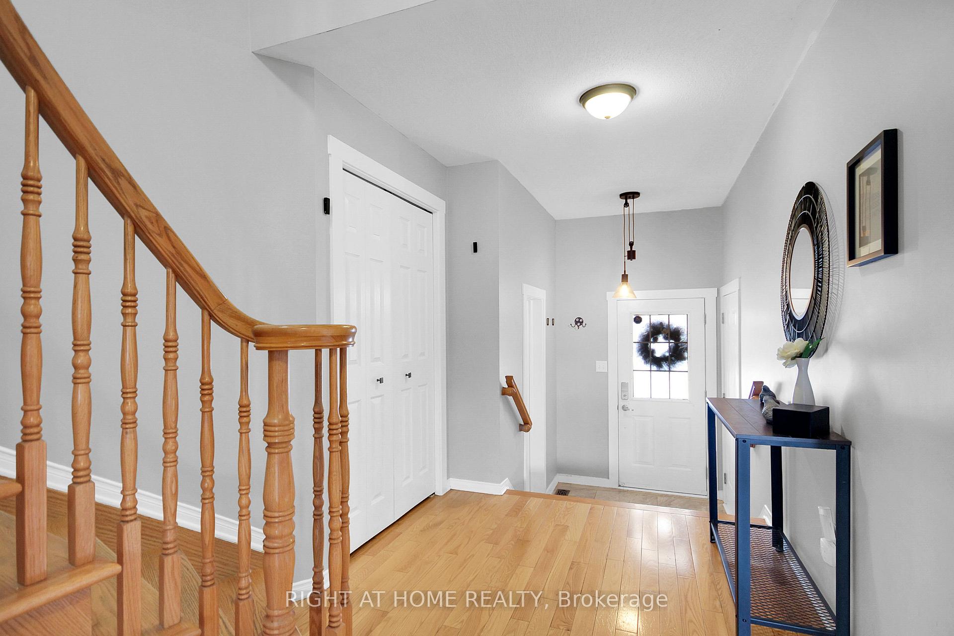 Photo 4 of 31 Scampton Drive, Ottawa, Kanata - Morgan's Grant/South March — HOMEH