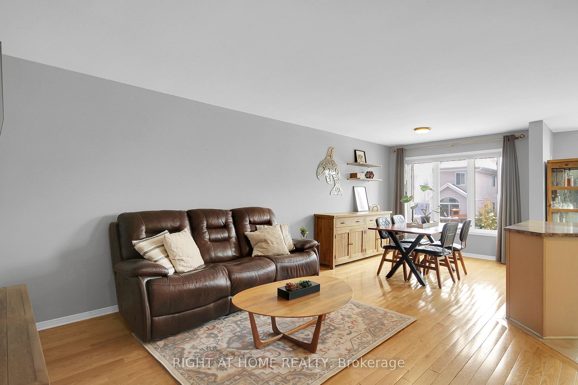 Photo 6 of 31 Scampton Drive, Ottawa, Kanata - Morgan's Grant/South March — HOMEH