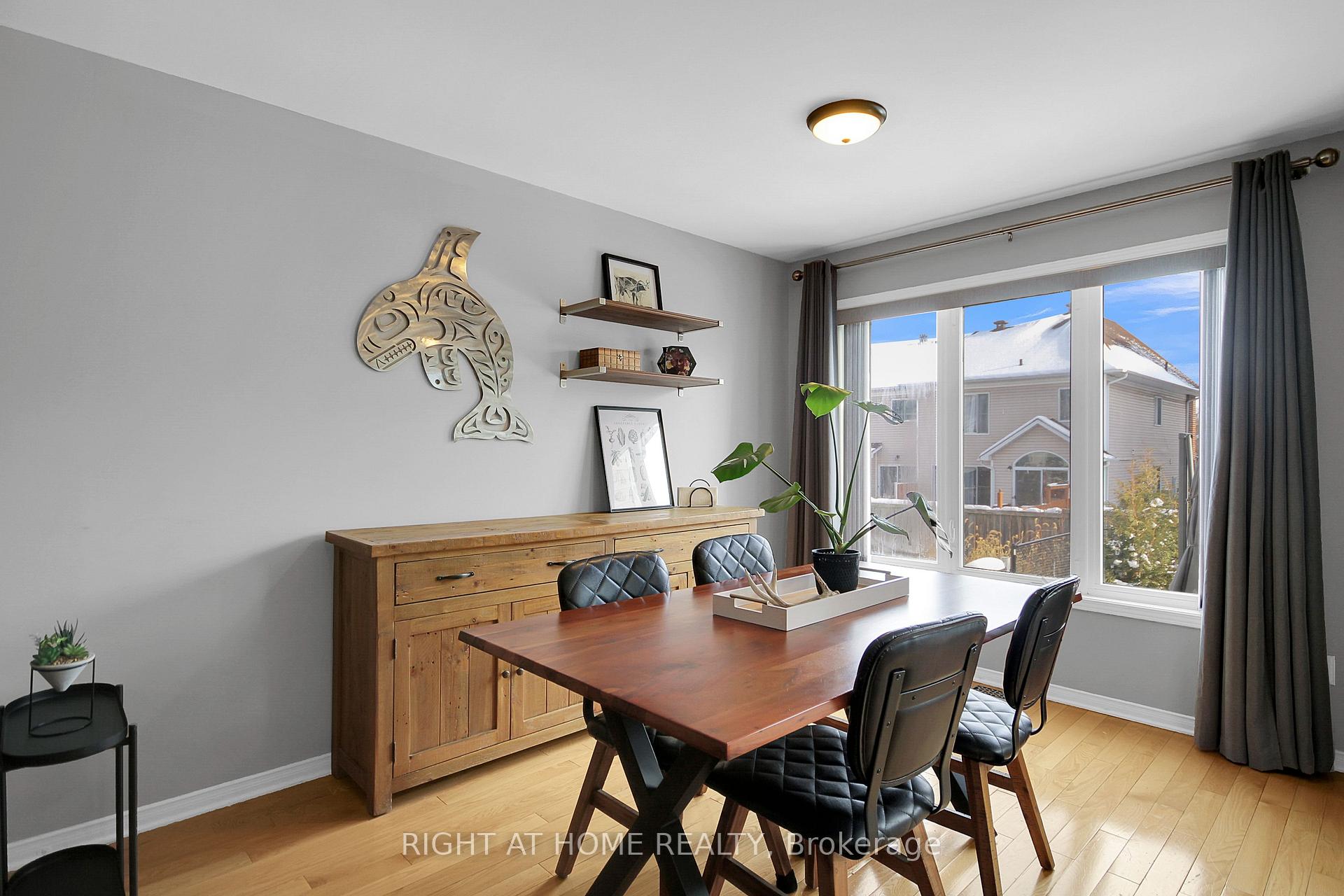 Photo 7 of 31 Scampton Drive, Ottawa, Kanata - Morgan's Grant/South March — HOMEH