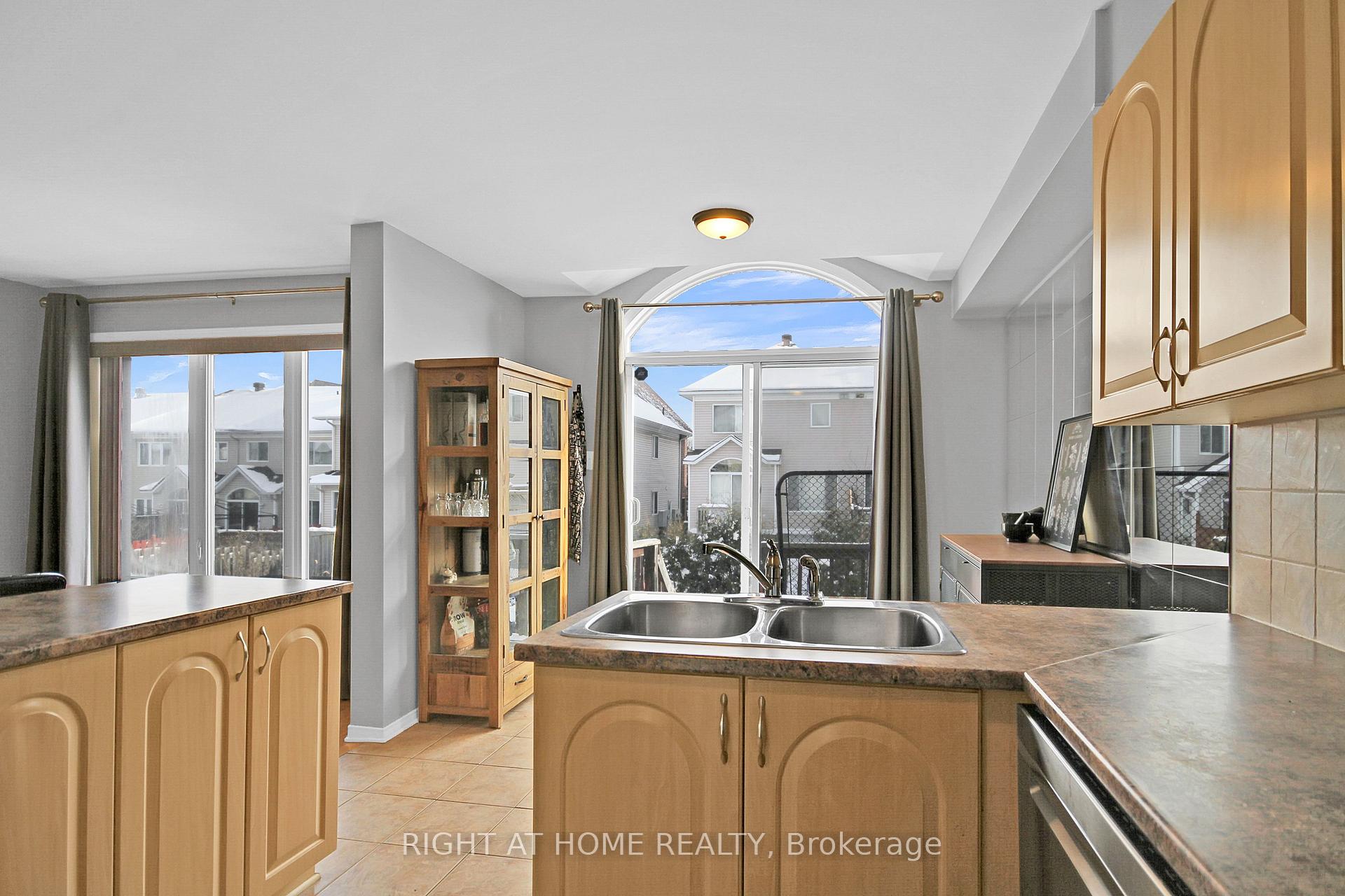 Photo 13 of 31 Scampton Drive, Ottawa, Kanata - Morgan's Grant/South March — HOMEH