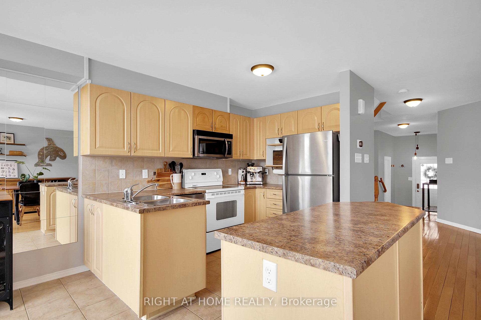 Photo 14 of 31 Scampton Drive, Ottawa, Kanata - Morgan's Grant/South March — HOMEH