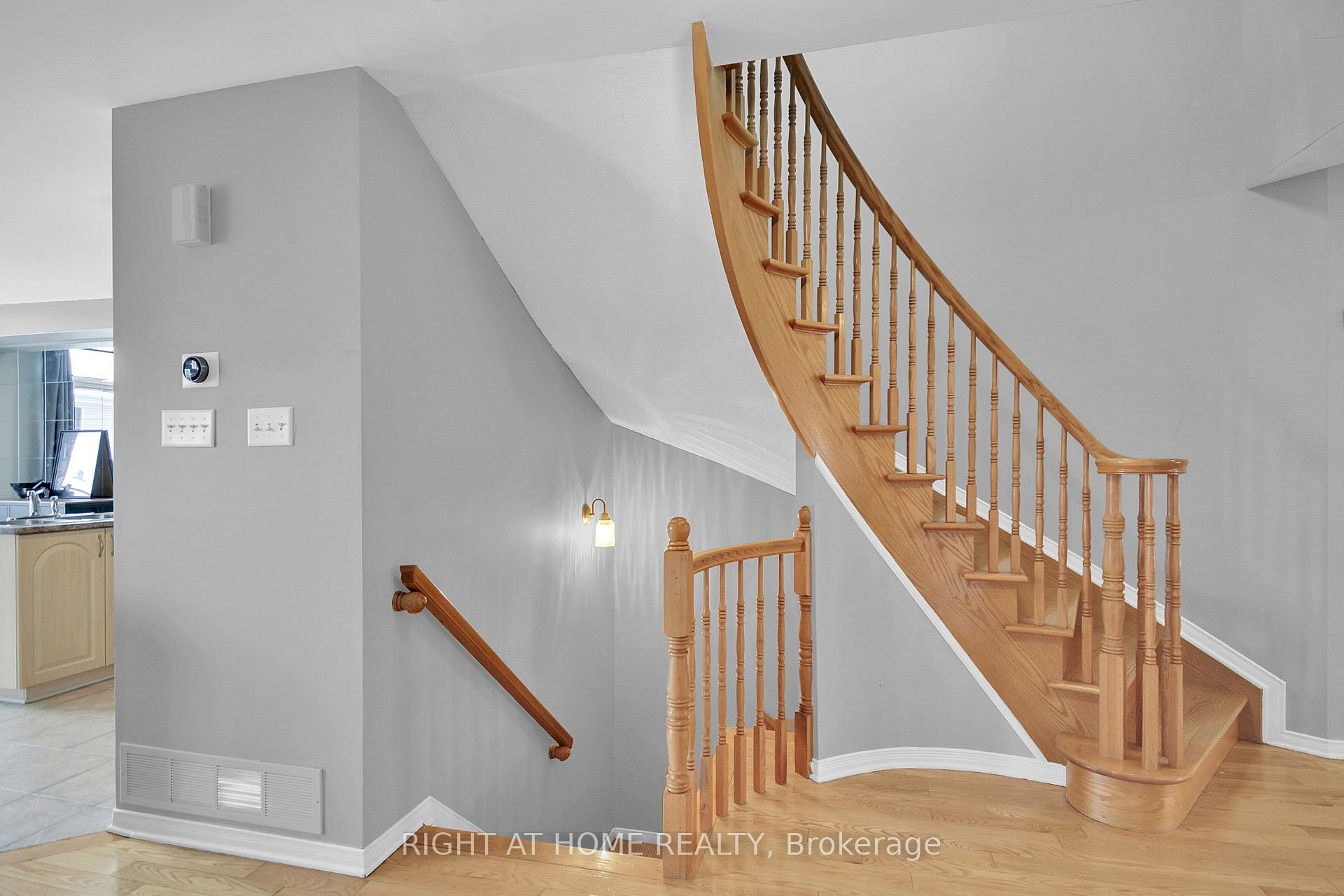 Photo 16 of 31 Scampton Drive, Ottawa, Kanata - Morgan's Grant/South March — HOMEH