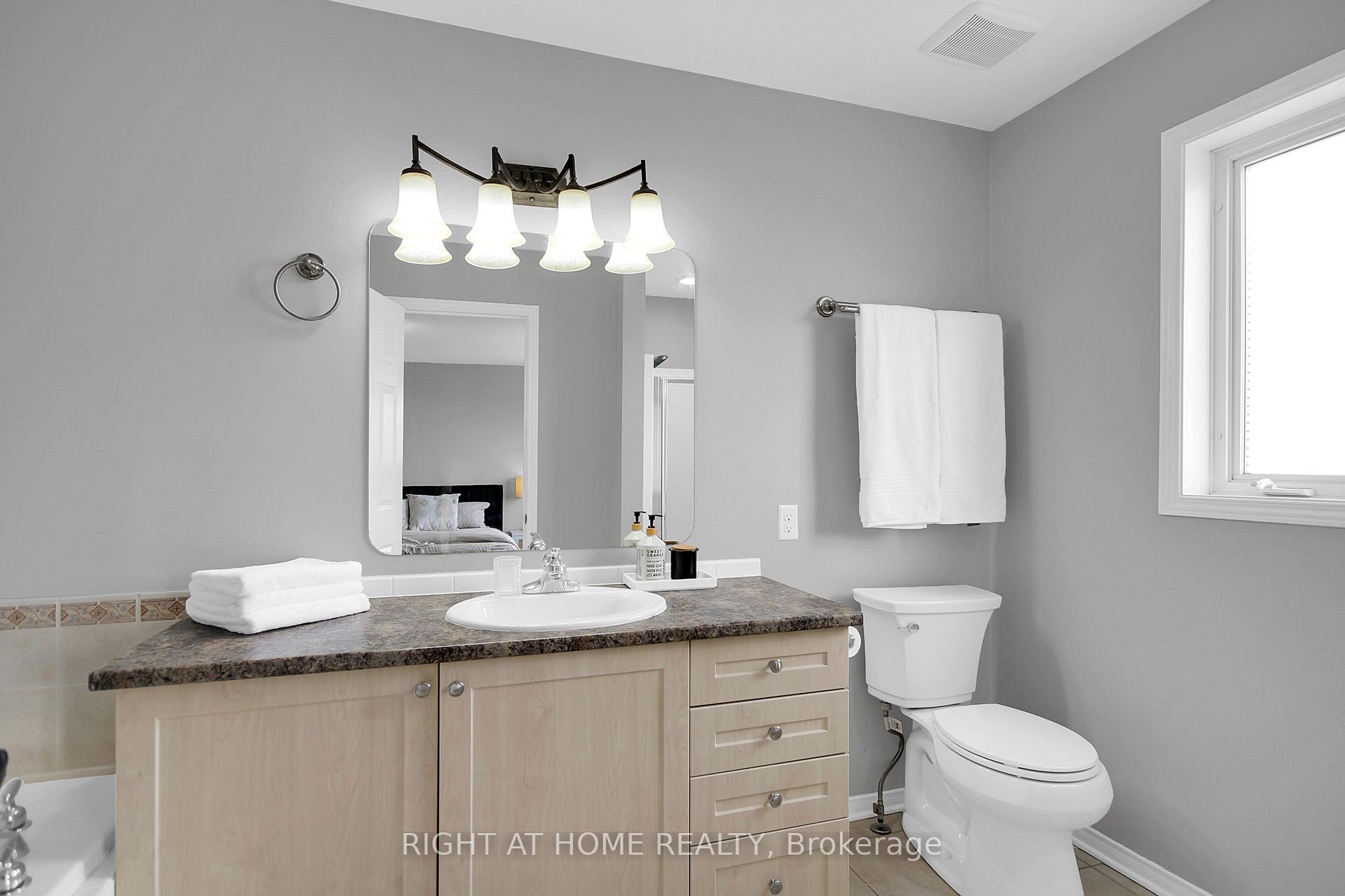 Photo 19 of 31 Scampton Drive, Ottawa, Kanata - Morgan's Grant/South March — HOMEH