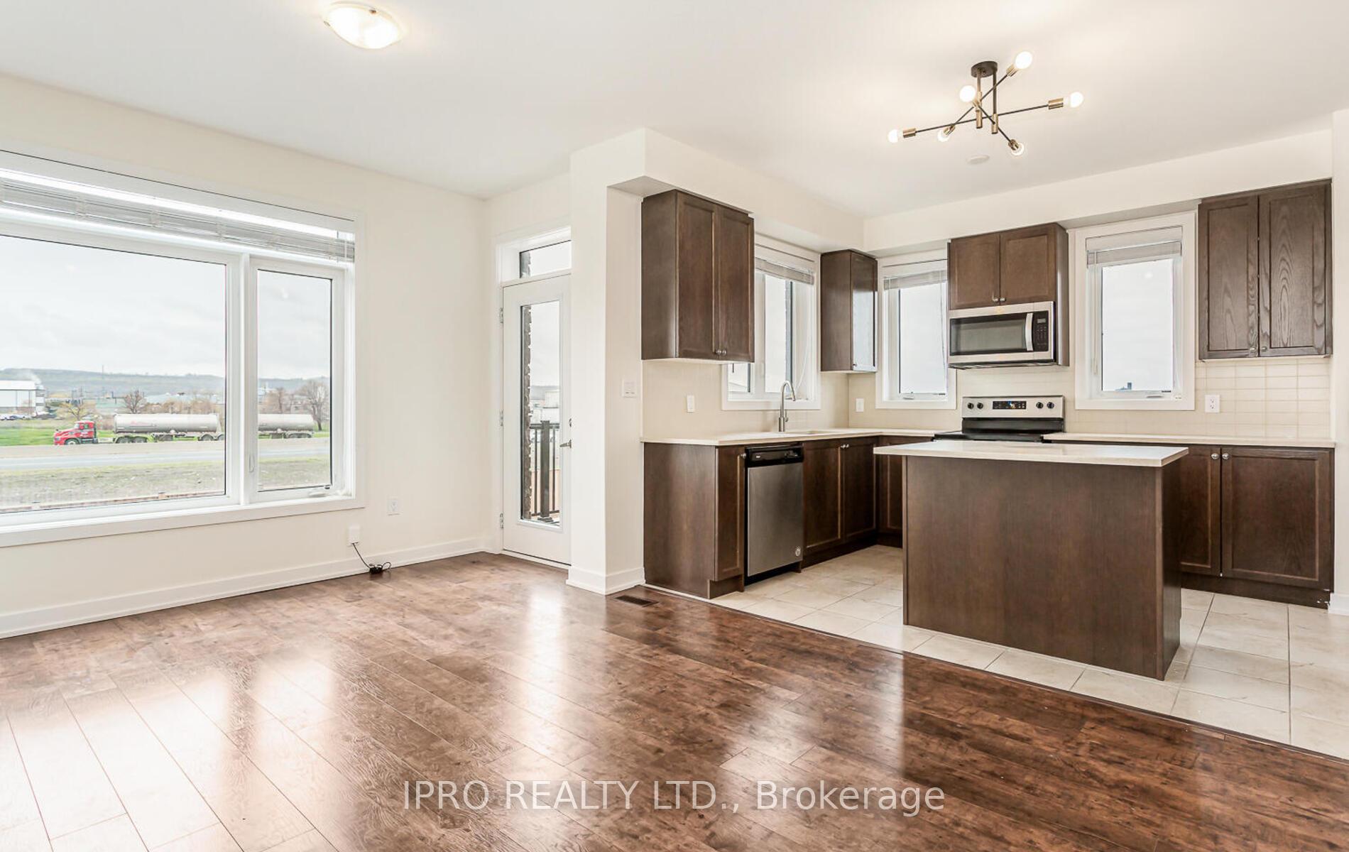 Photo 10 of Unit 43, 590 North Service Road E, Hamilton, Stoney Creek — HOMEH