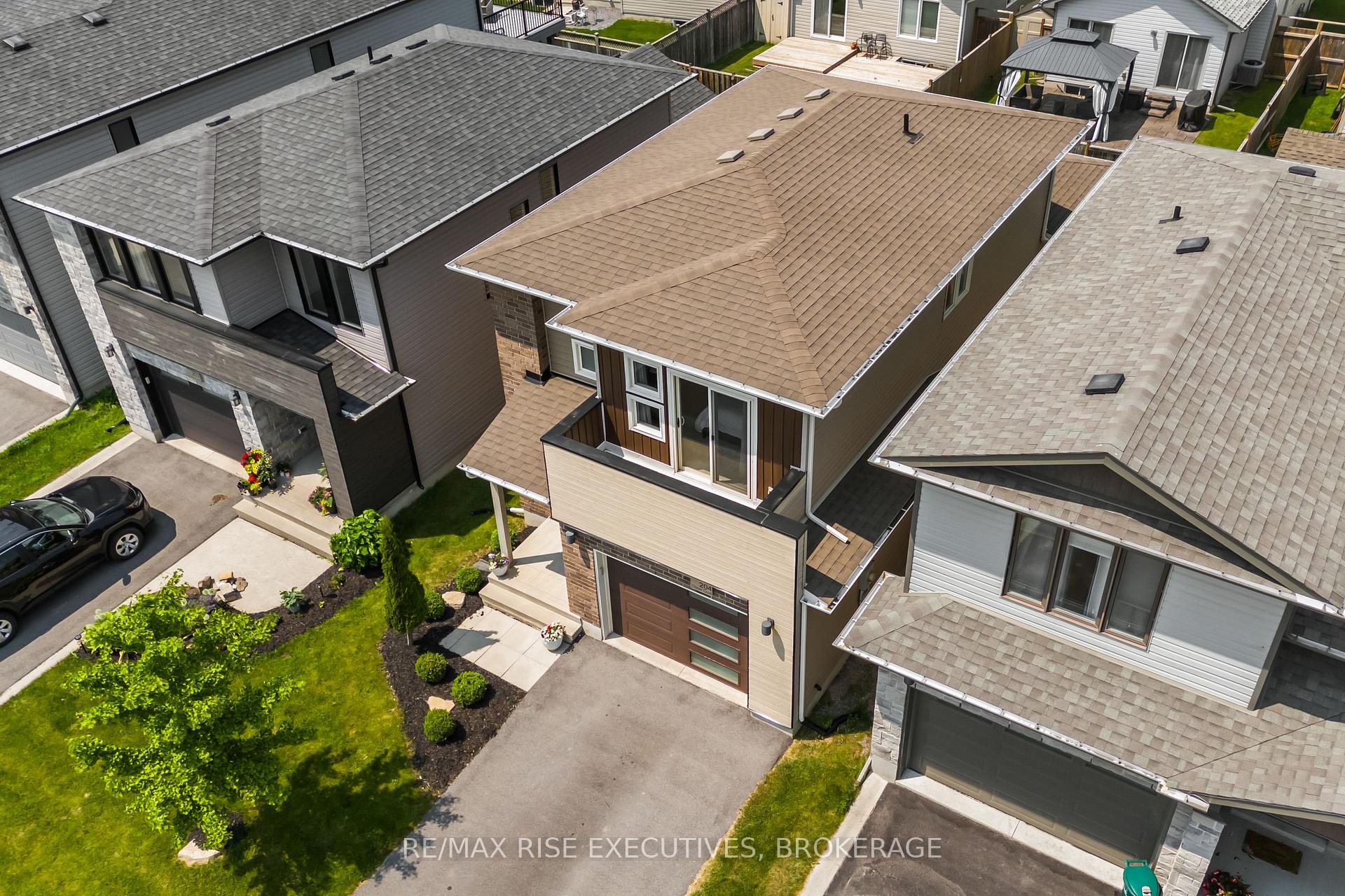 Photo 1 of 204 Clipper Court, Kingston, Kingston East (Incl Barret Crt) — HOMEH