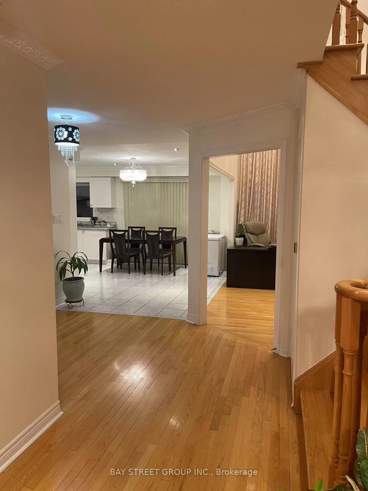Photo 5 of 75 Anita Drive, Markham, Village Green-South Unionville — HOMEH