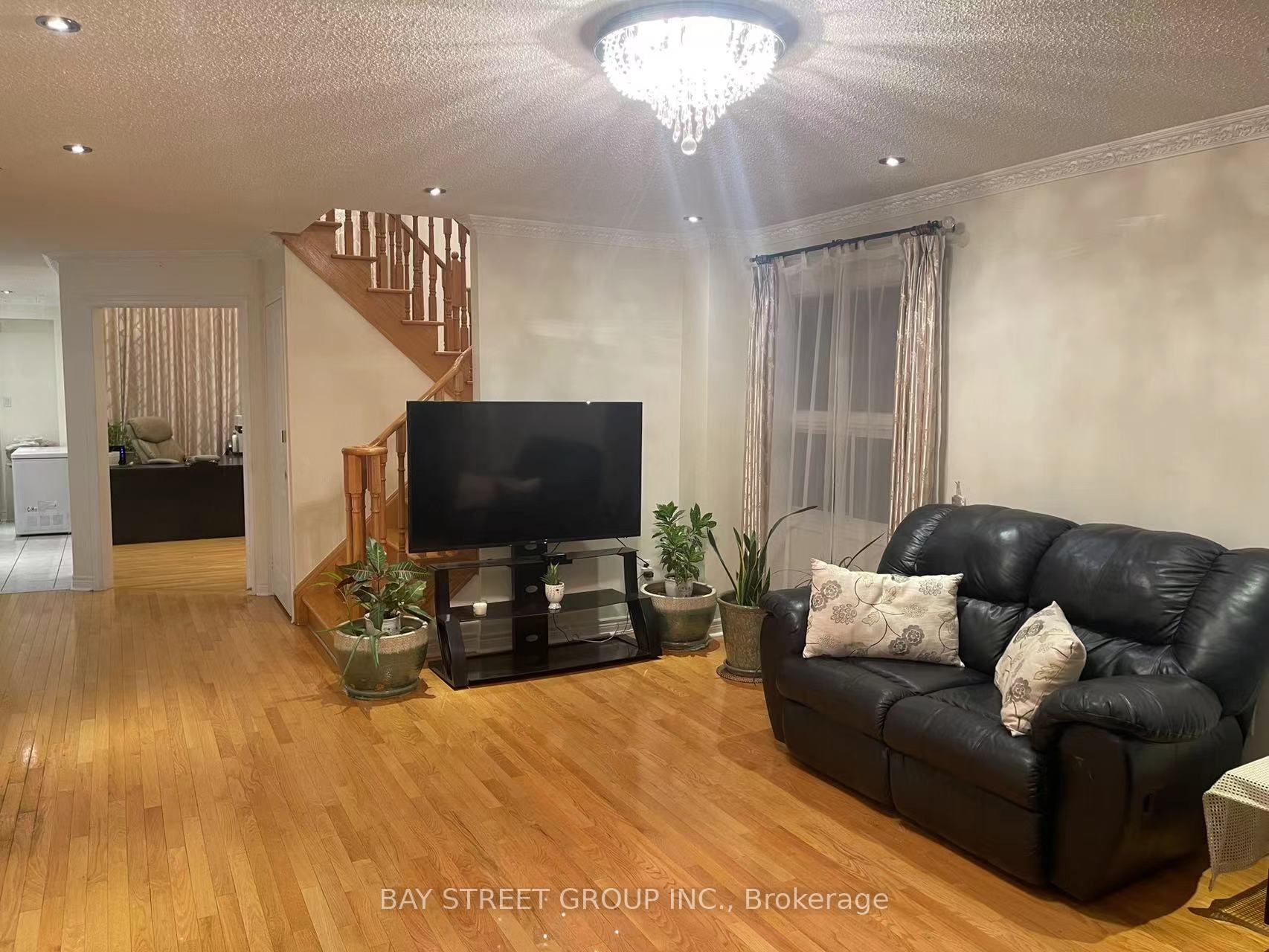 Photo 8 of 75 Anita Drive, Markham, Village Green-South Unionville — HOMEH