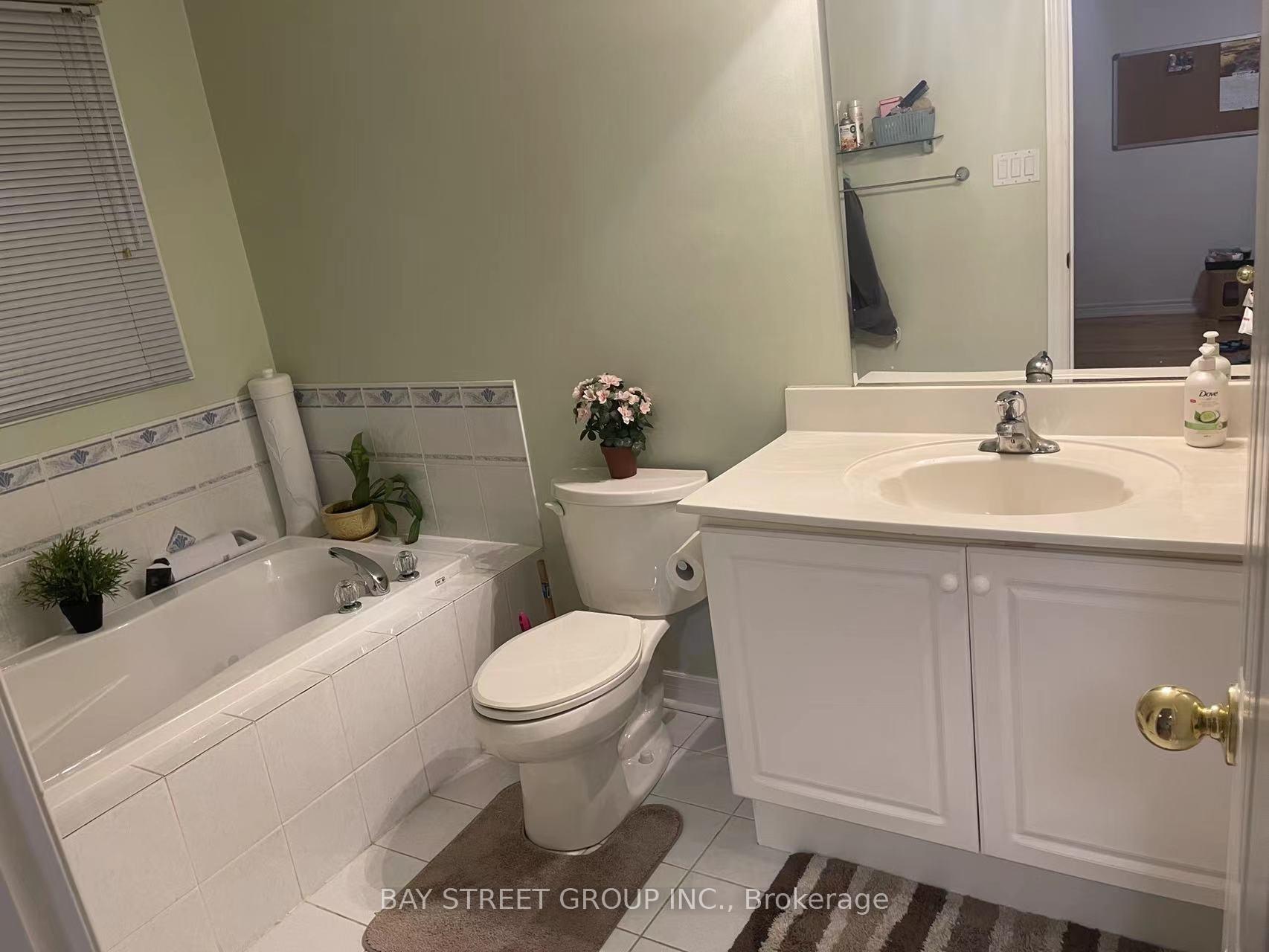 Photo 16 of 75 Anita Drive, Markham, Village Green-South Unionville — HOMEH
