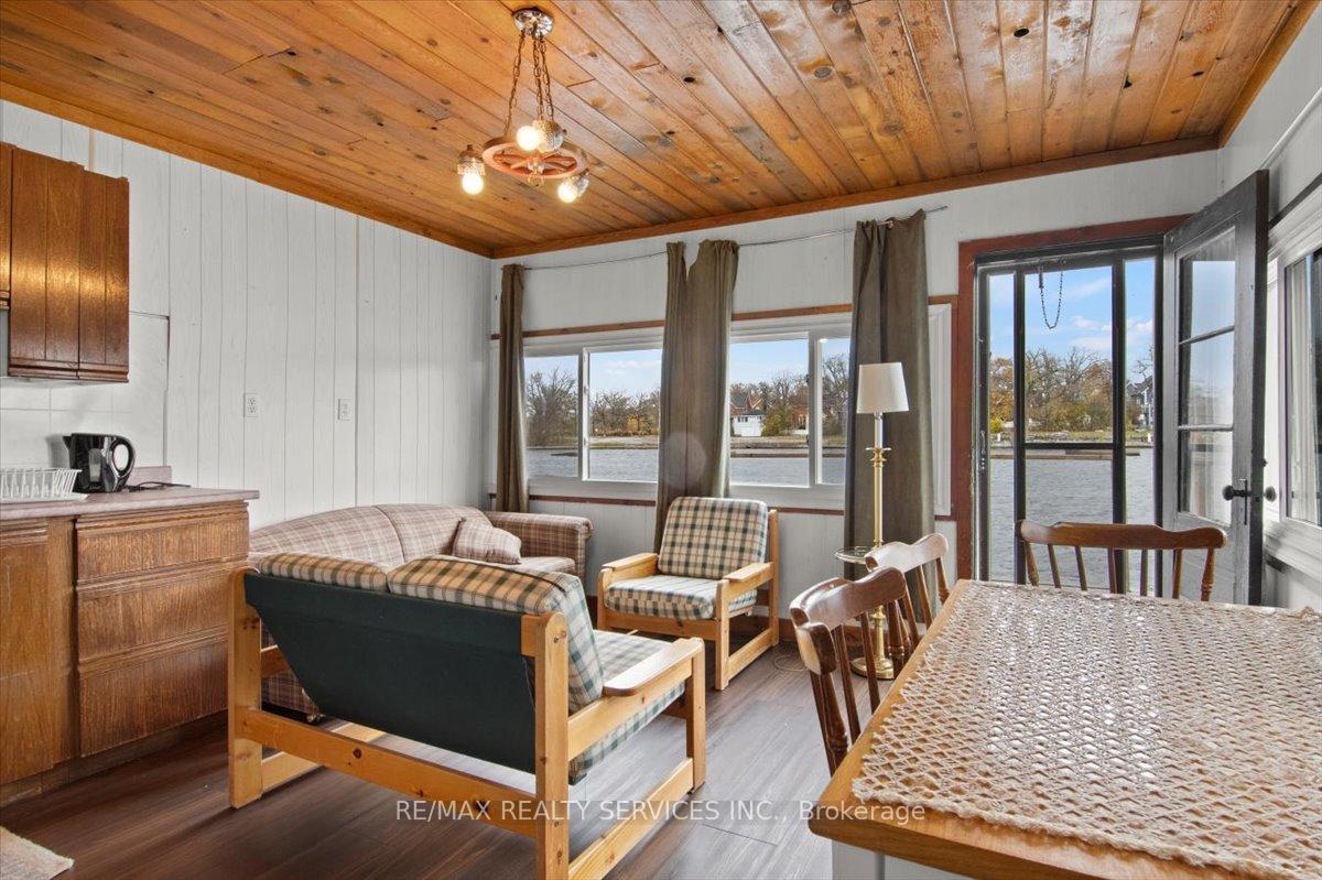 Photo 6 of 44 Circle Drive, Kawartha Lakes, Fenelon Falls — HOMEH