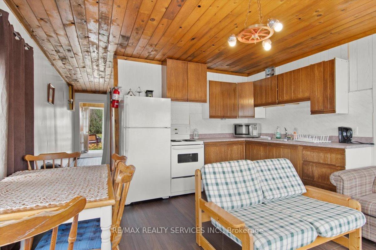 Photo 7 of 44 Circle Drive, Kawartha Lakes, Fenelon Falls — HOMEH