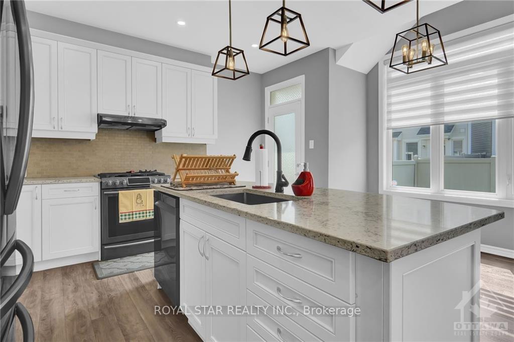 Photo 11 of 1012 Laburnum Walk, Ottawa, Kanata - Emerald Meadows/Trailwest — HOMEH