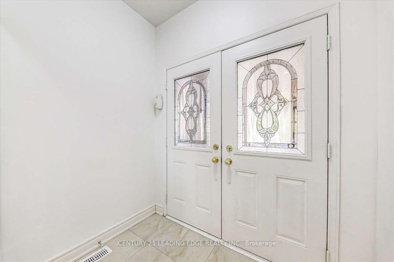 Photo 2 of Unit Main, 52 Lahore Crescent, Markham, Cedarwood — HOMEH