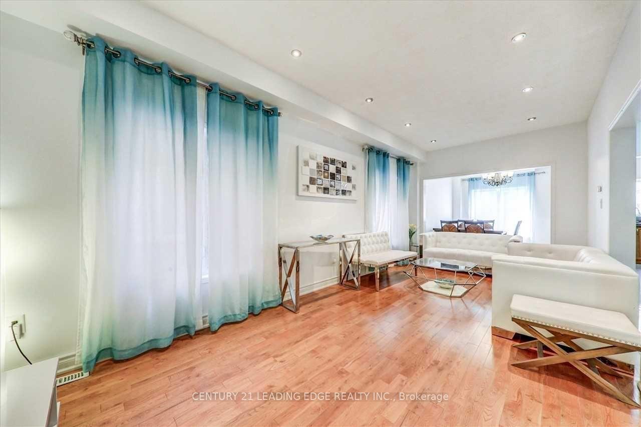 Photo 3 of Unit Main, 52 Lahore Crescent, Markham, Cedarwood — HOMEH
