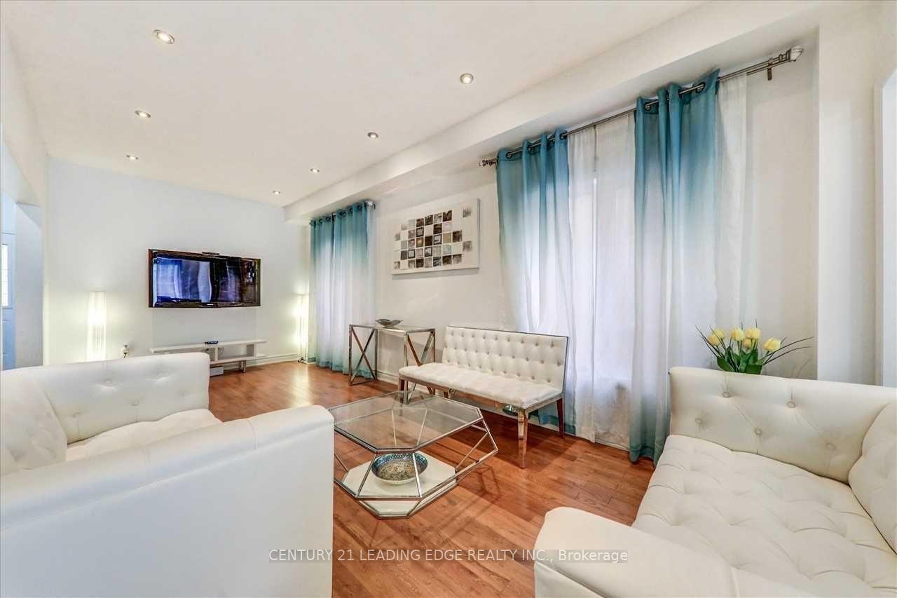 Photo 5 of Unit Main, 52 Lahore Crescent, Markham, Cedarwood — HOMEH