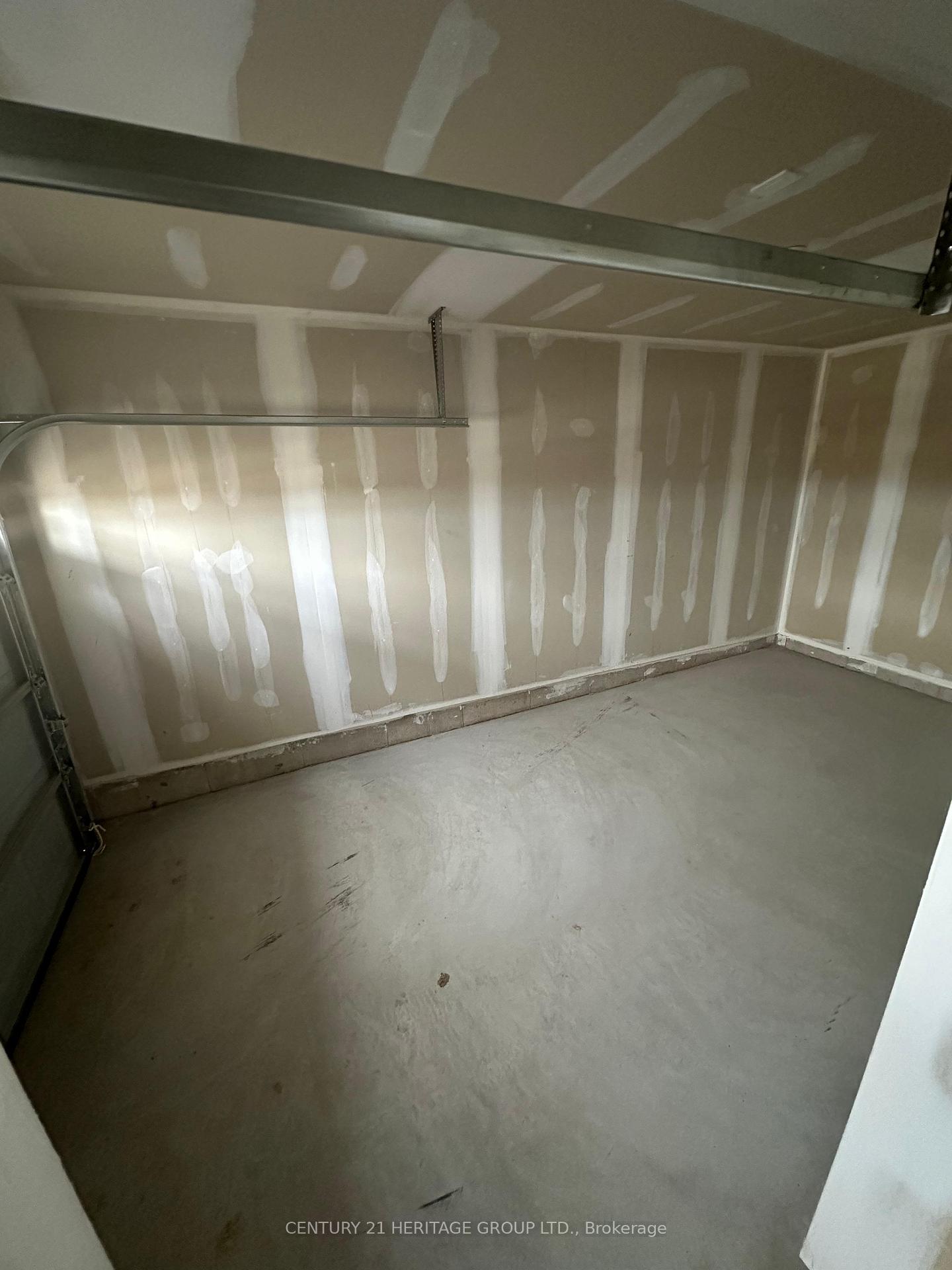 Photo 2 of 219 Cittadella Boulevard, Hamilton, Hannon — HOMEH