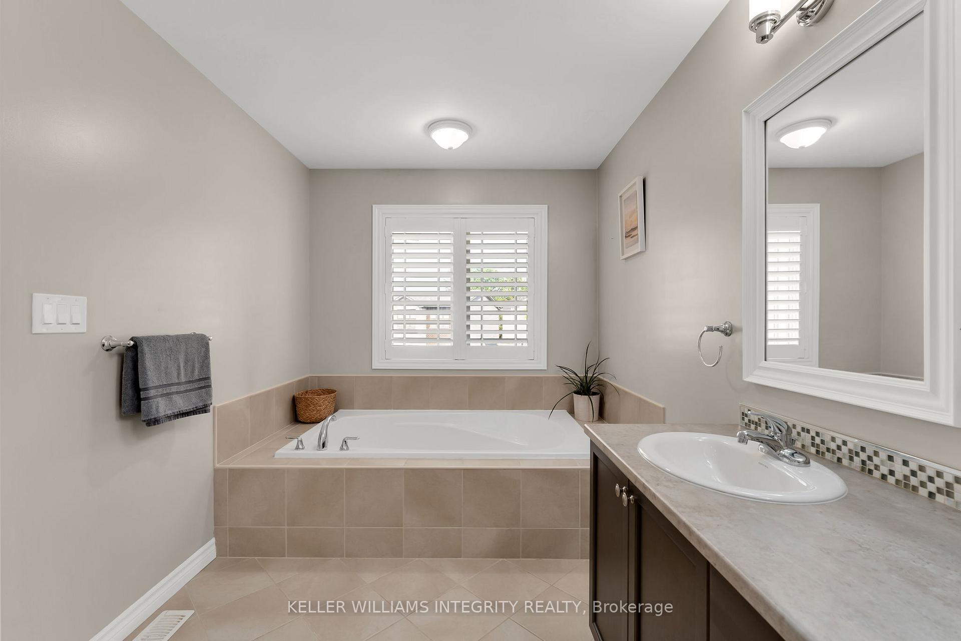 Photo 14 of 92 Schooner Drive, Kingston, Kingston East (Incl Barret Crt) — HOMEH