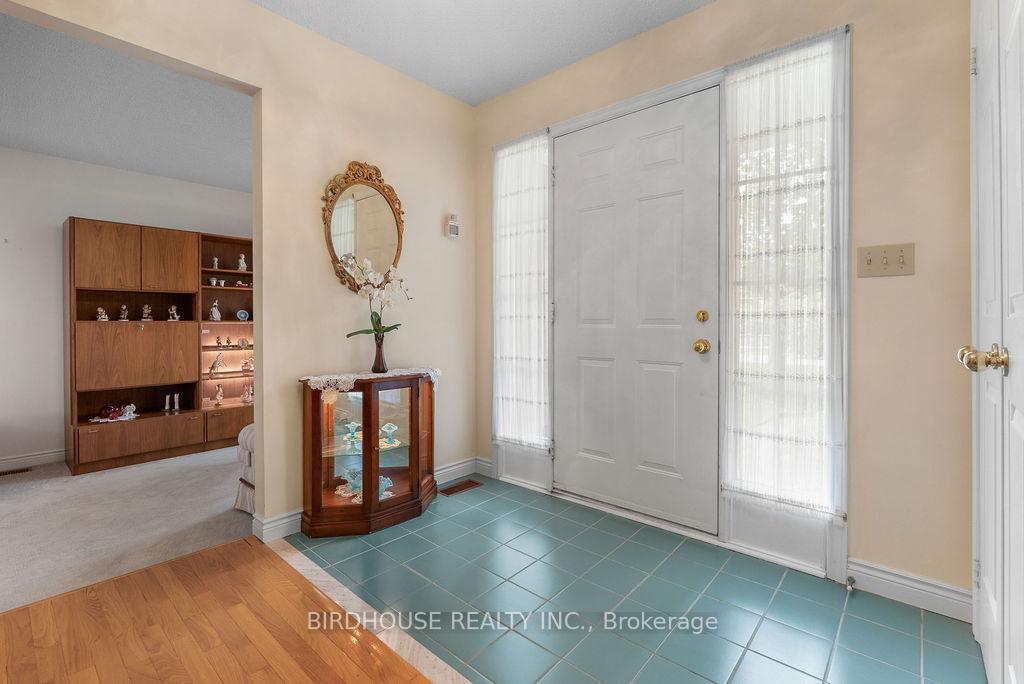 Photo 5 of 42 Walker Street, Kawartha Lakes, Lindsay — HOMEH