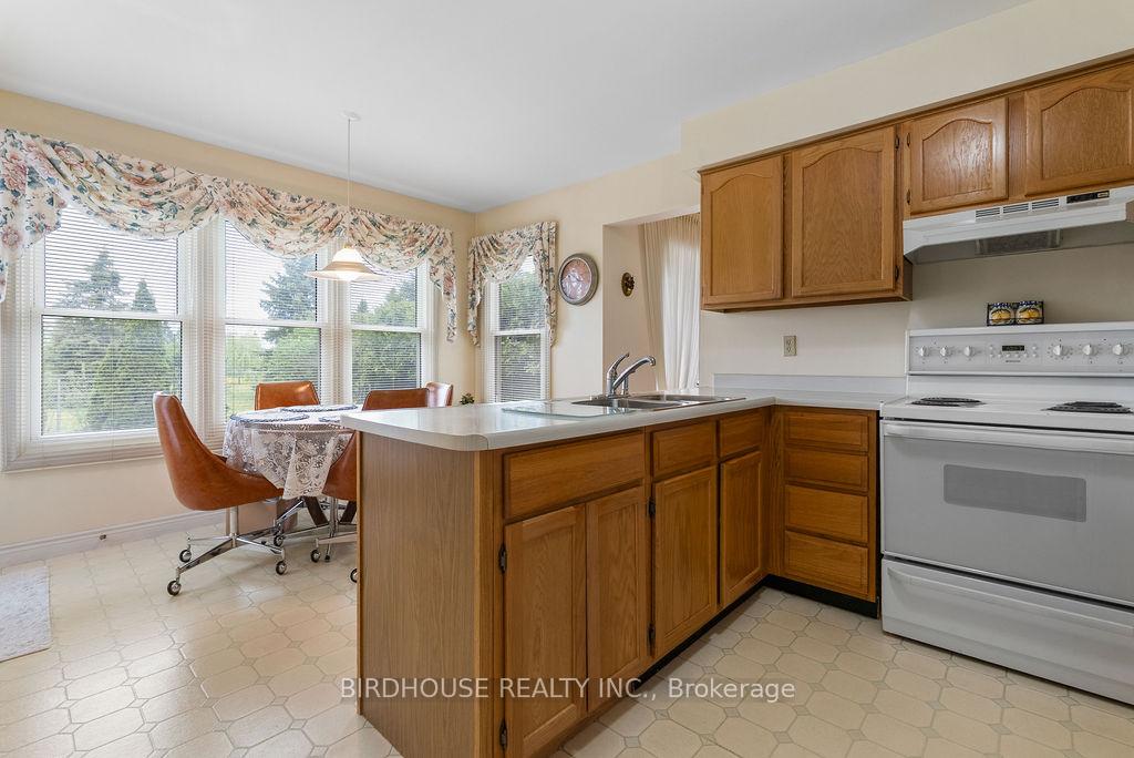 Photo 6 of 42 Walker Street, Kawartha Lakes, Lindsay — HOMEH